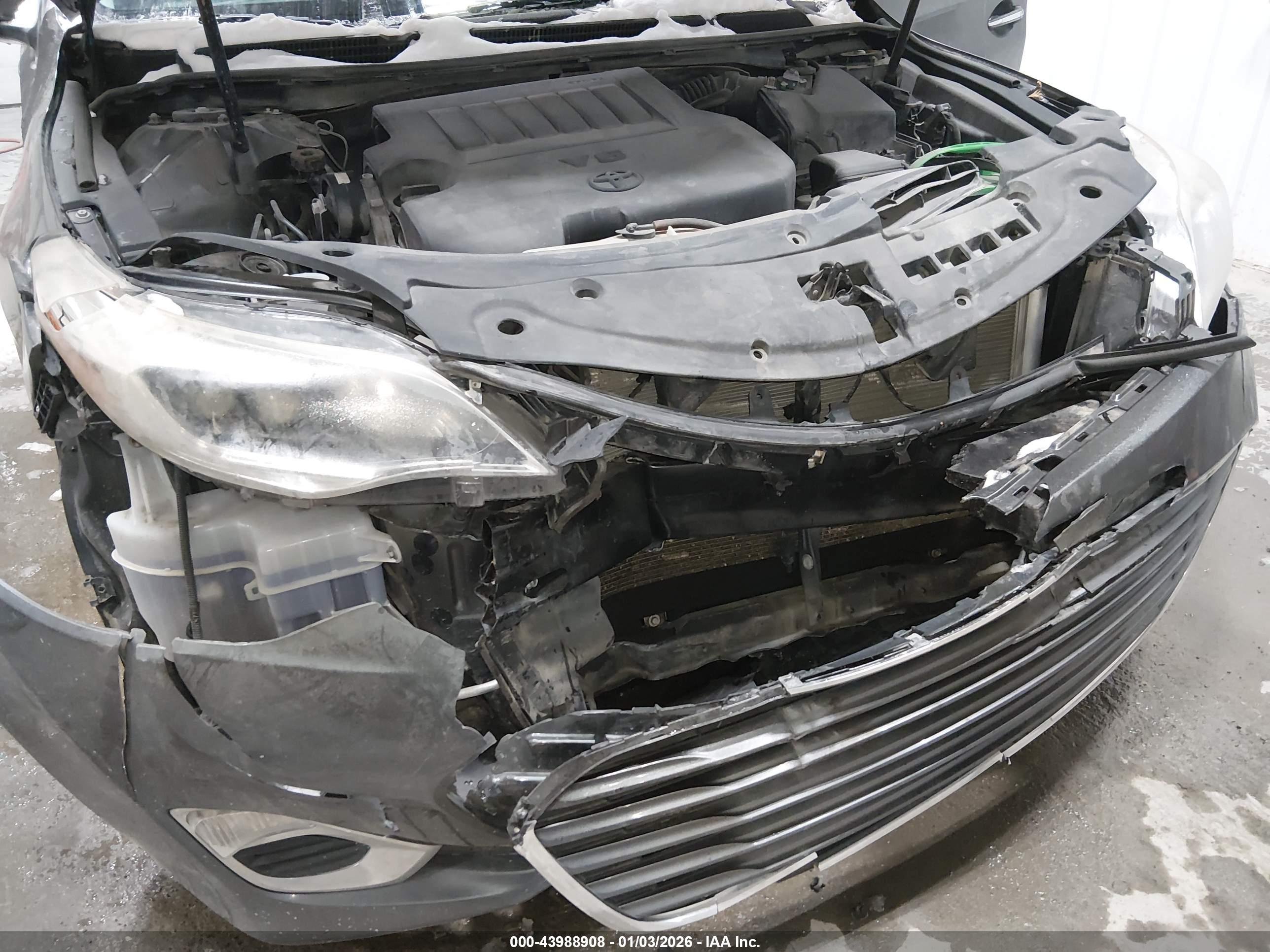 TOYOTA AVALON image 6