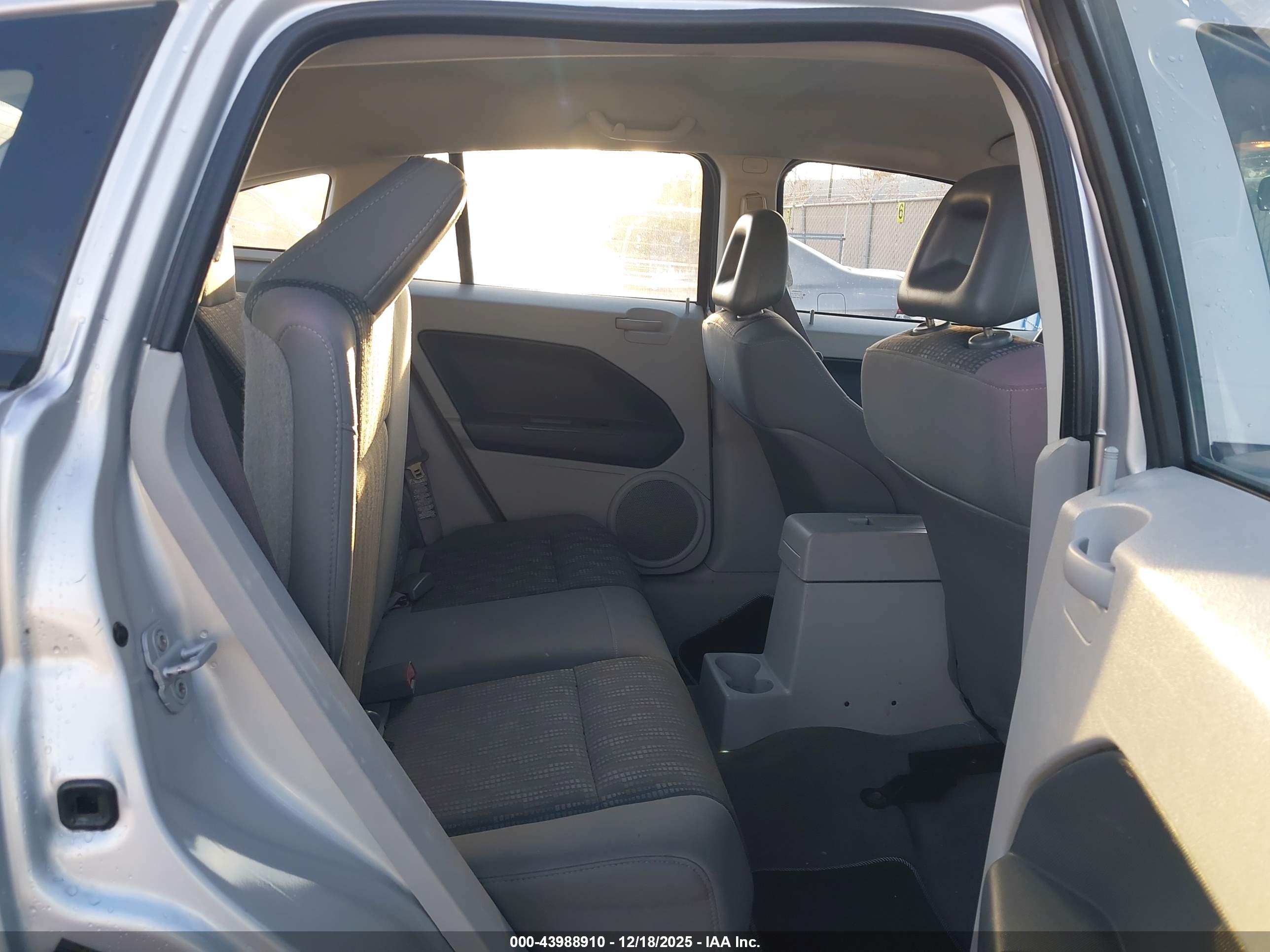 DODGE CALIBER image 8
