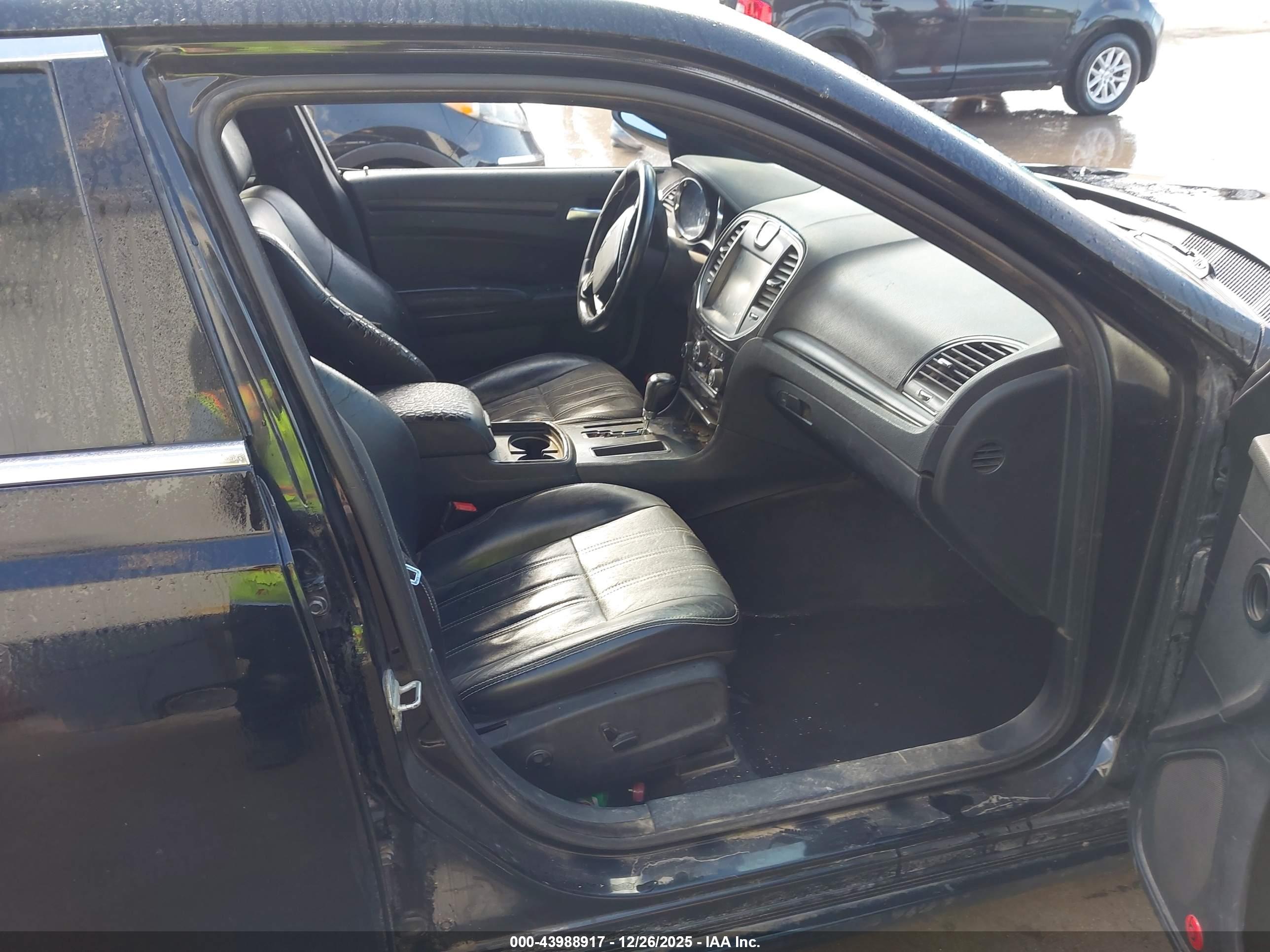 CHRYSLER 300 image 5