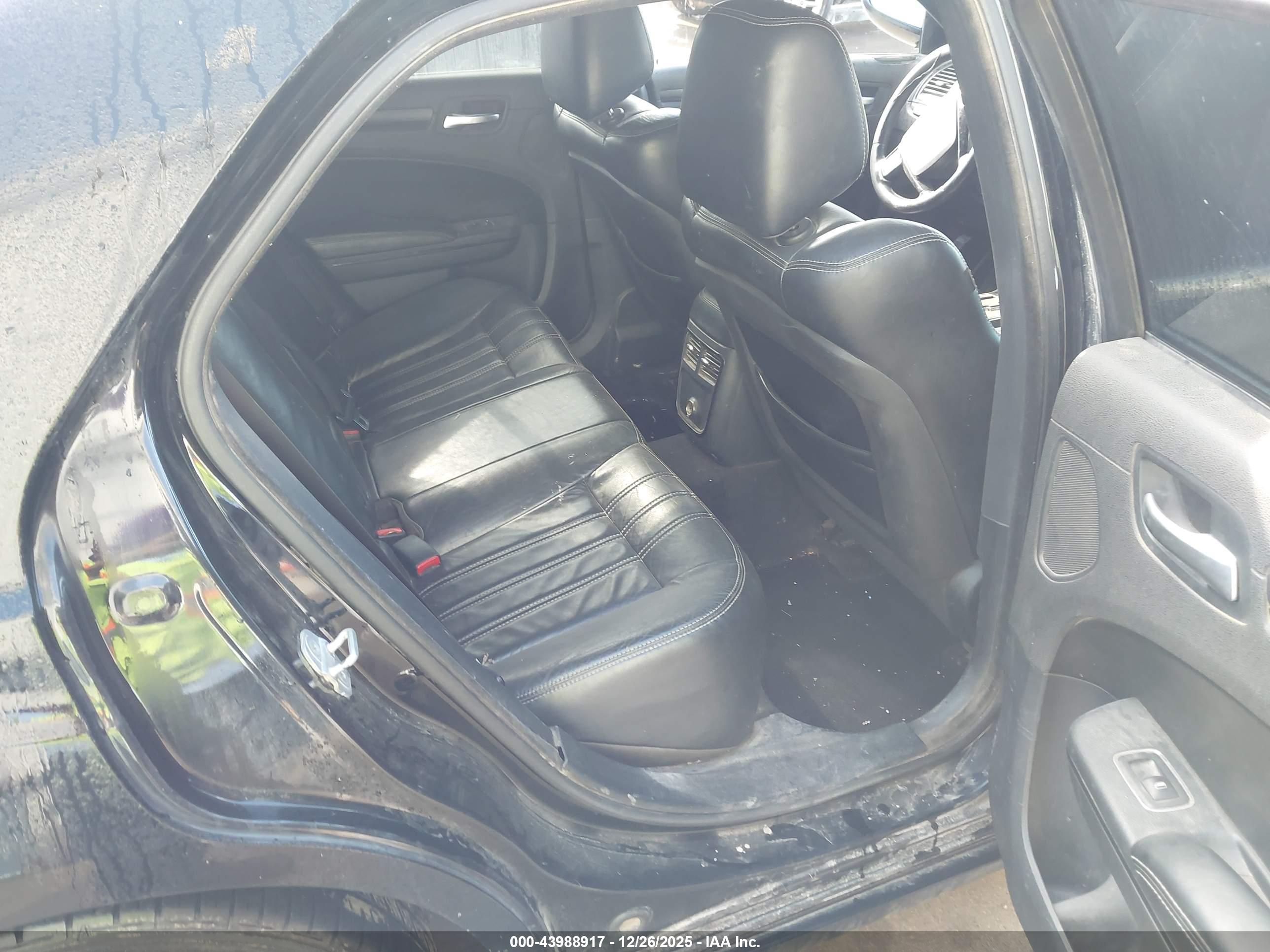 CHRYSLER 300 image 8