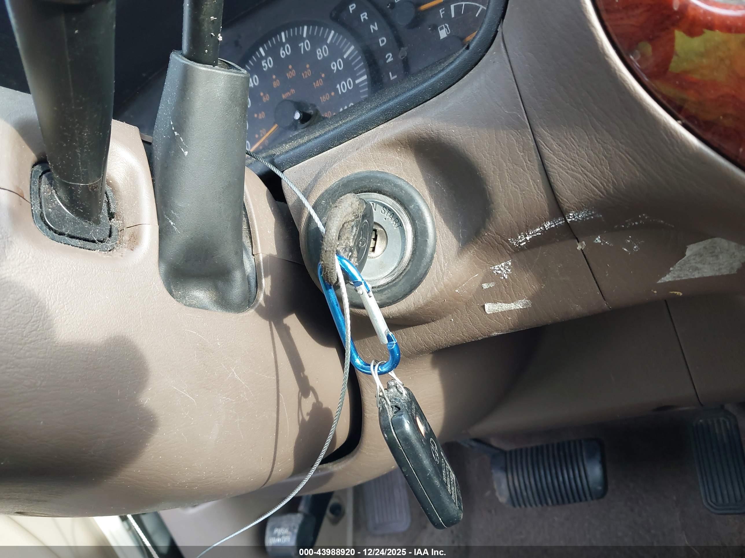 TOYOTA TUNDRA image 11