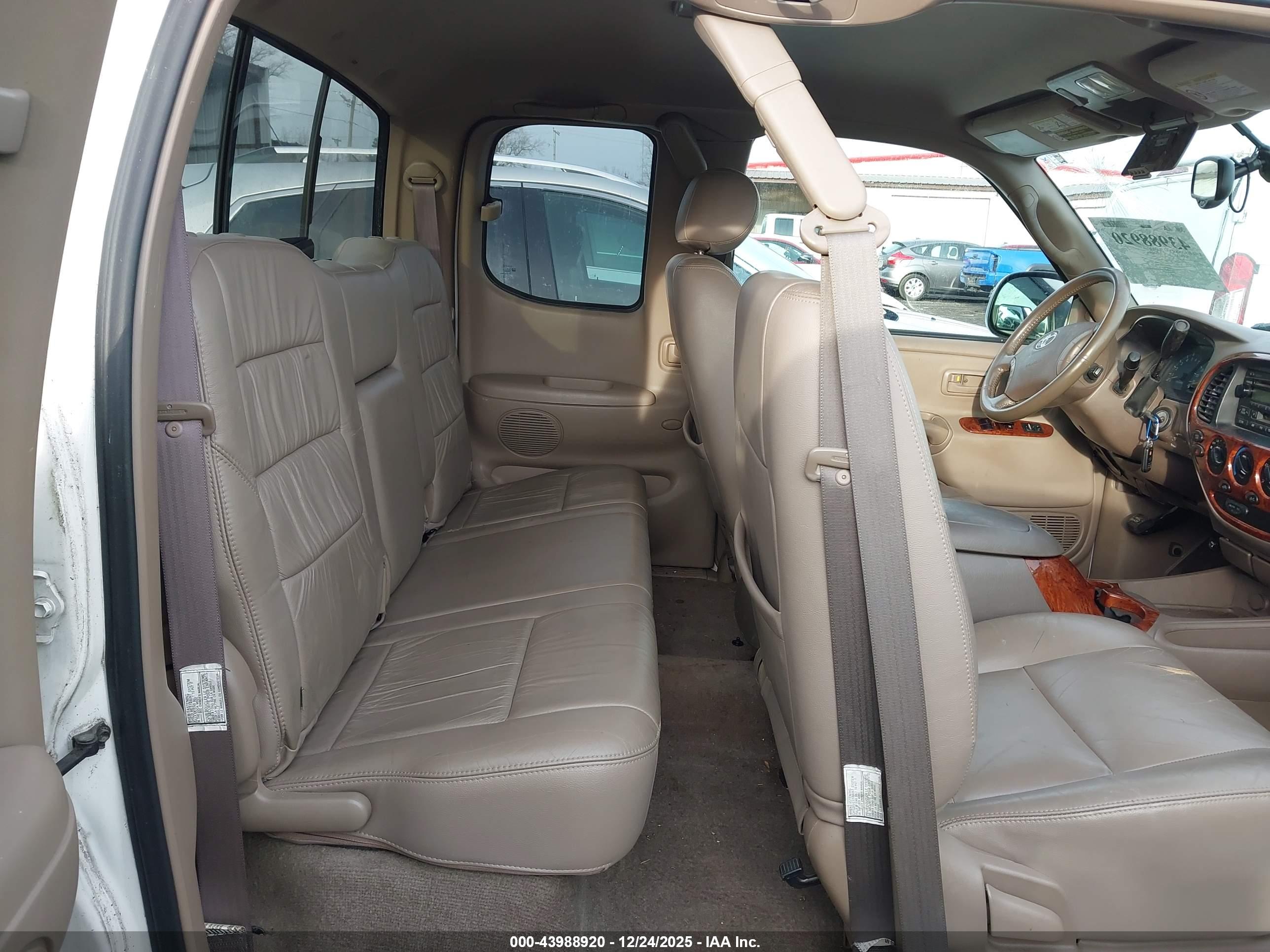 TOYOTA TUNDRA image 8