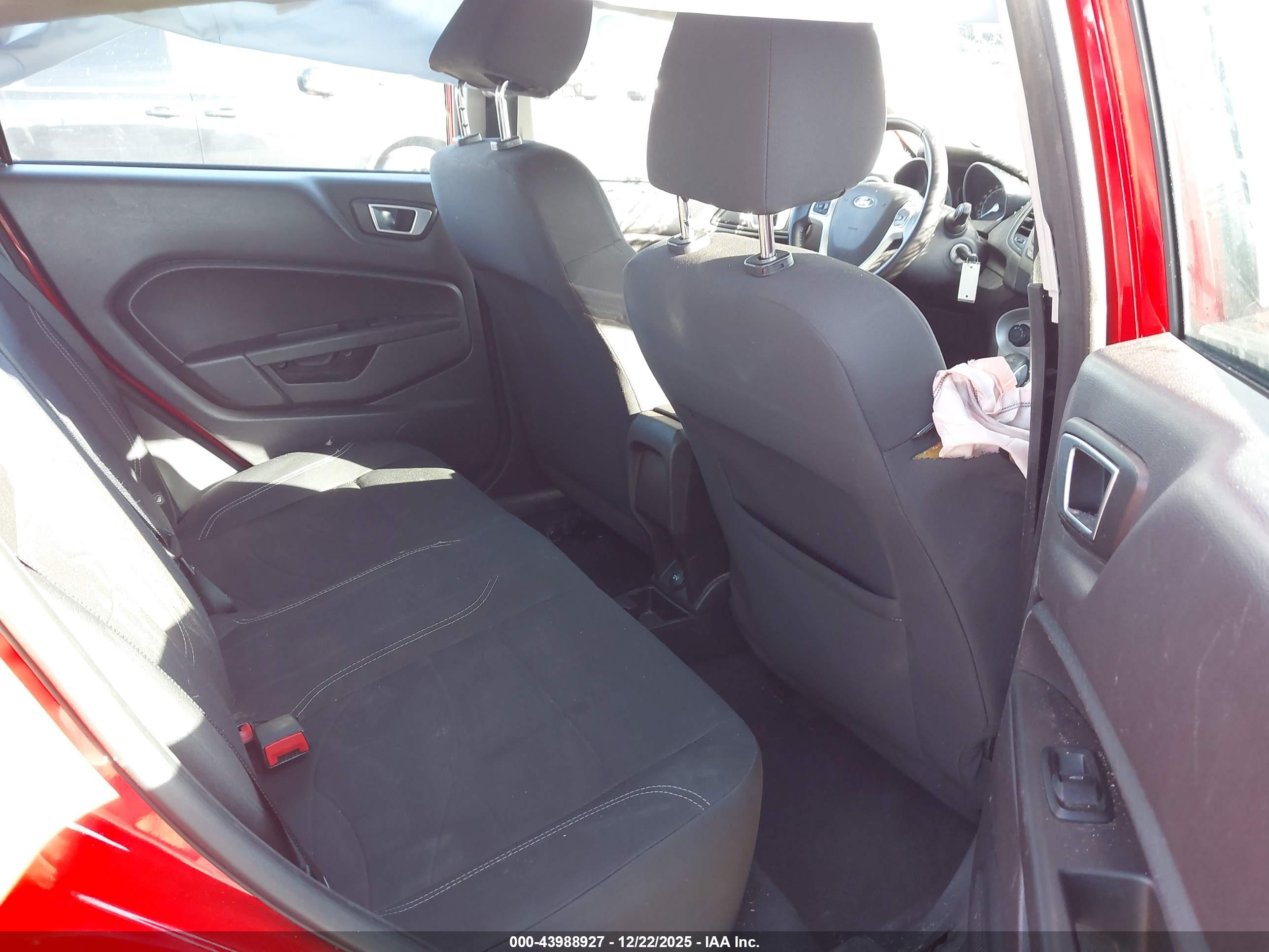 FORD FIESTA image 8