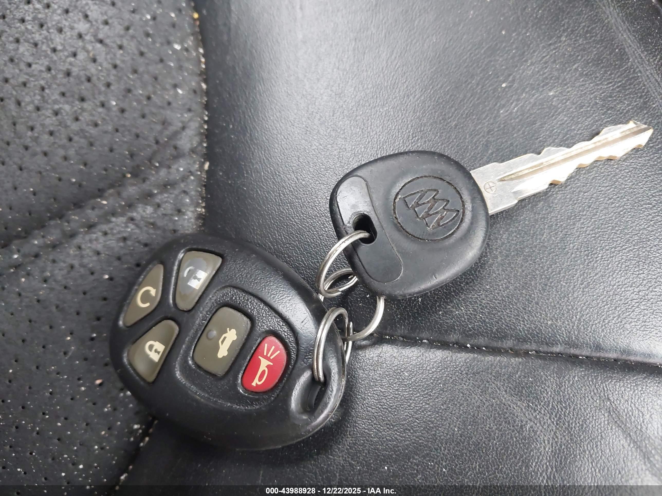 BUICK LUCERNE image 11