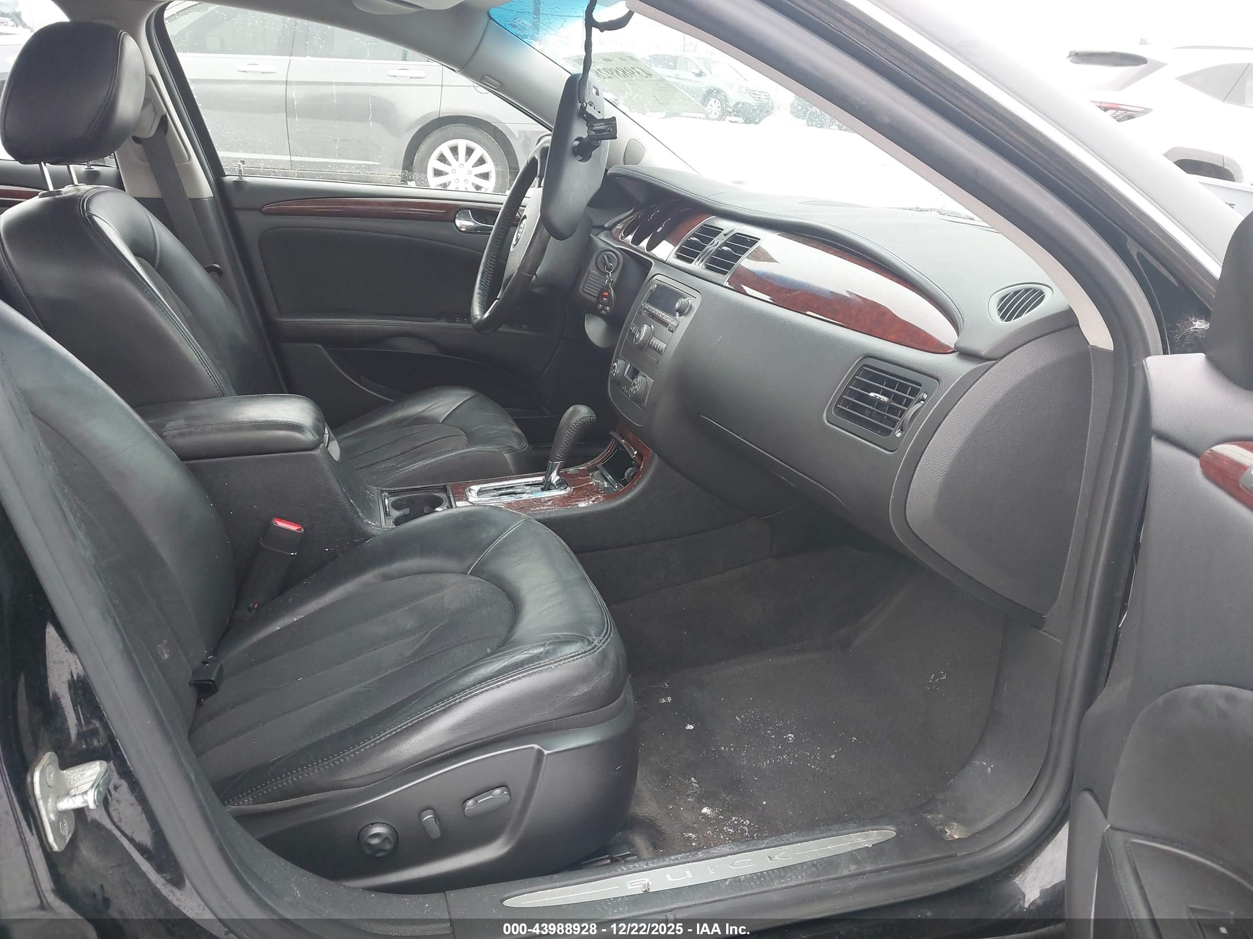 BUICK LUCERNE image 5