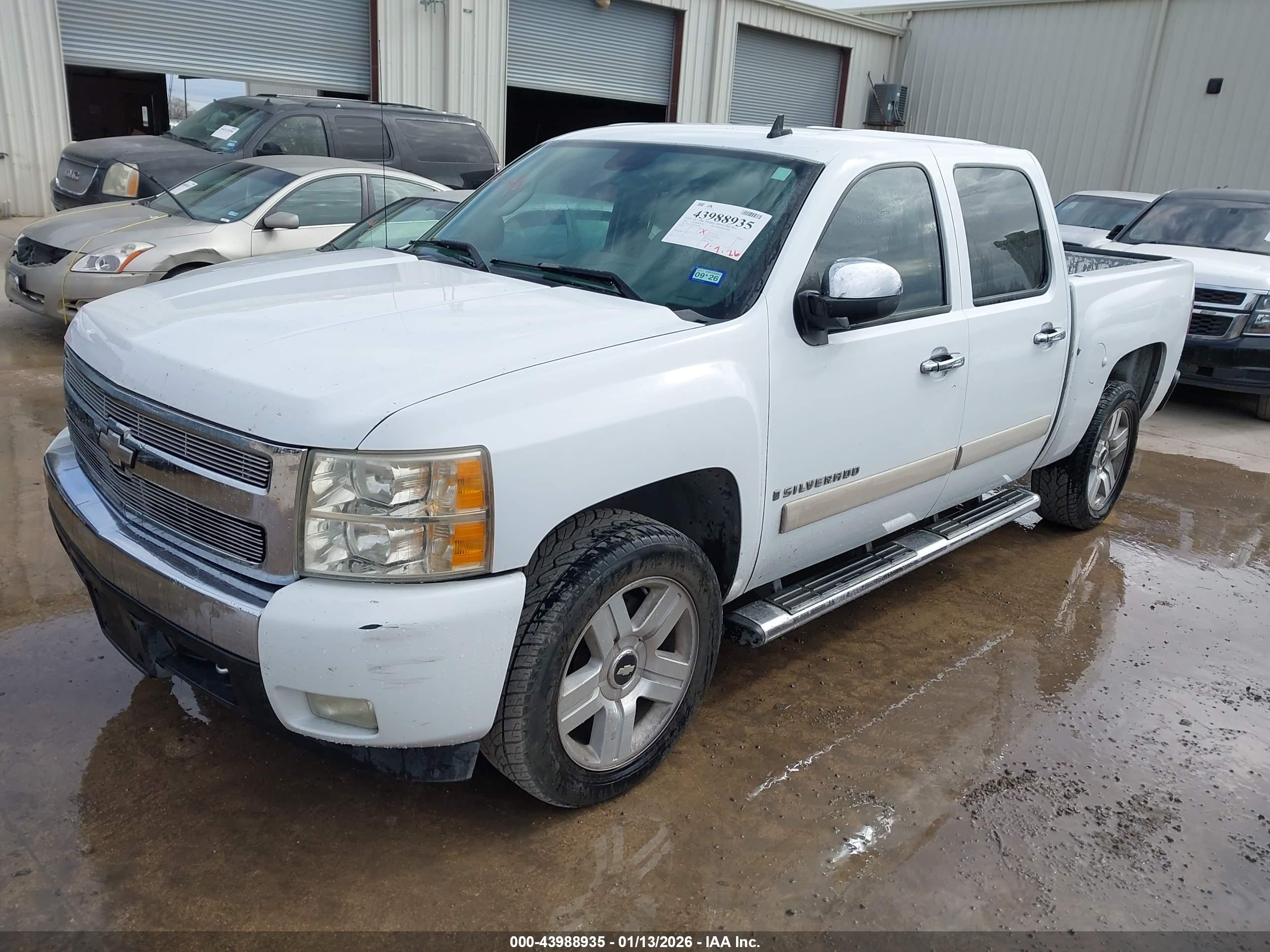 CHEVROLET SILVERADO image 2