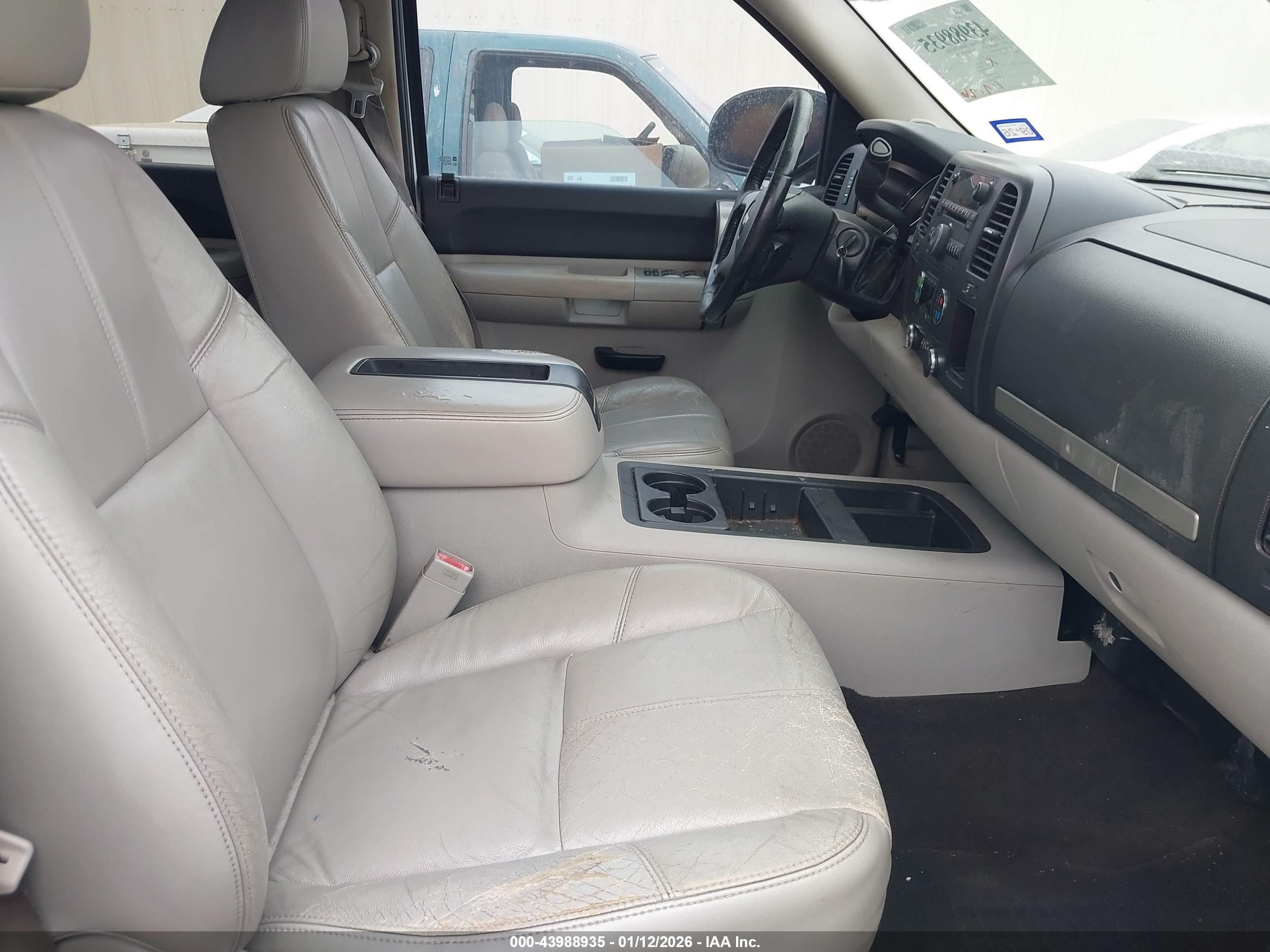 CHEVROLET SILVERADO image 5