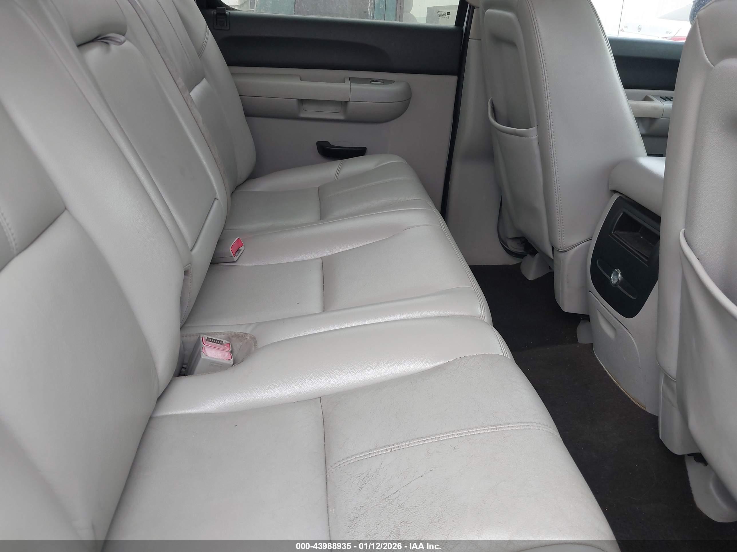 CHEVROLET SILVERADO image 8