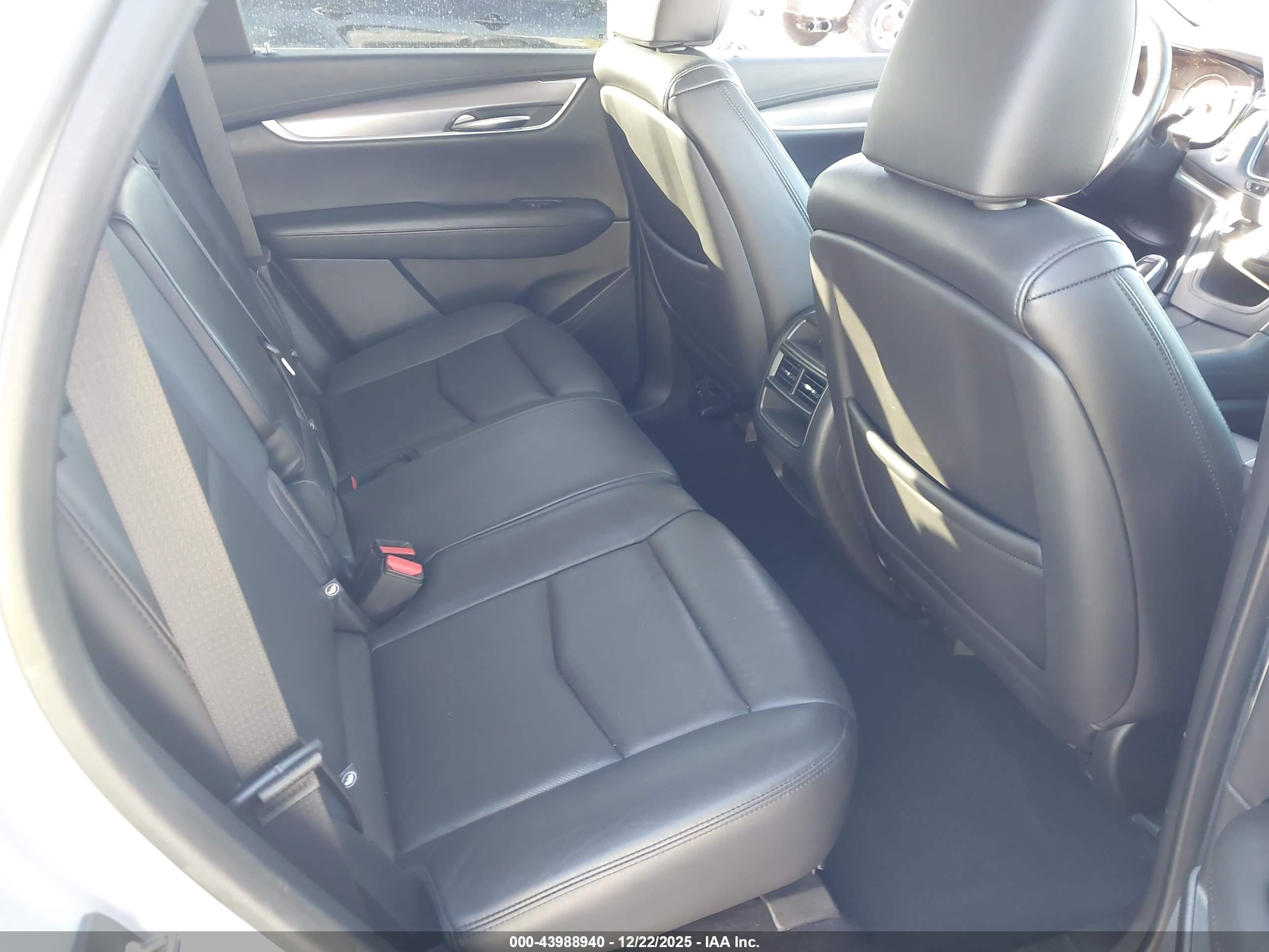 CADILLAC XT5 image 8