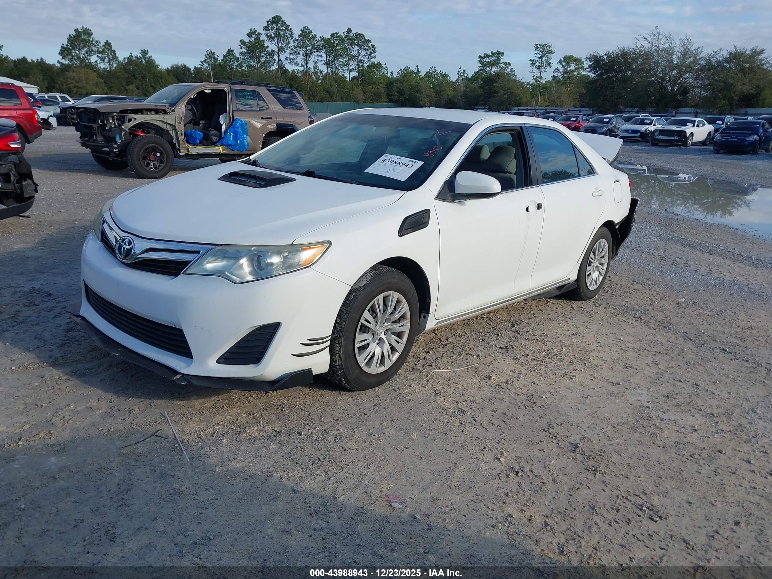 TOYOTA CAMRY image 2