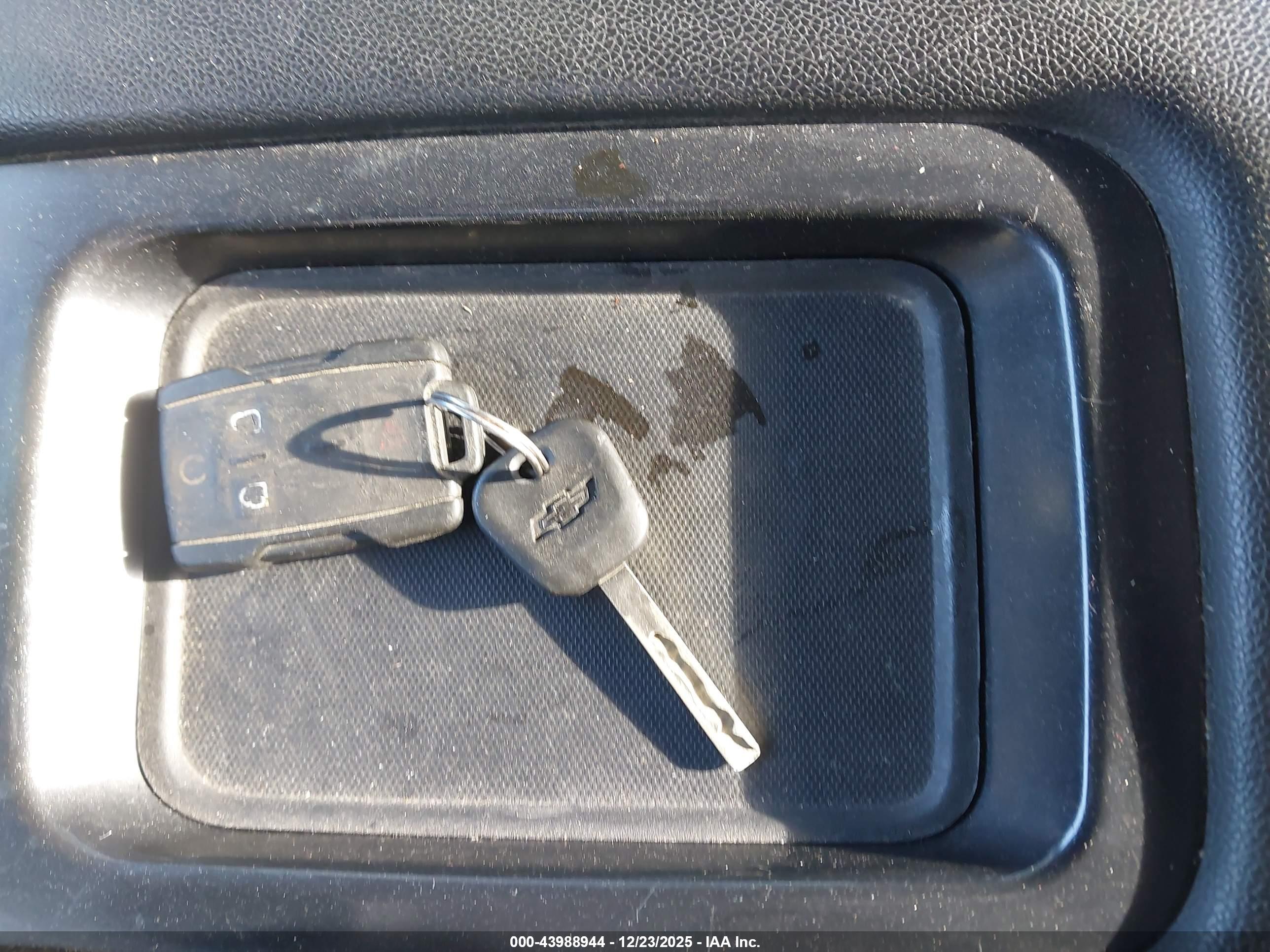 CHEVROLET SILVERADO image 11