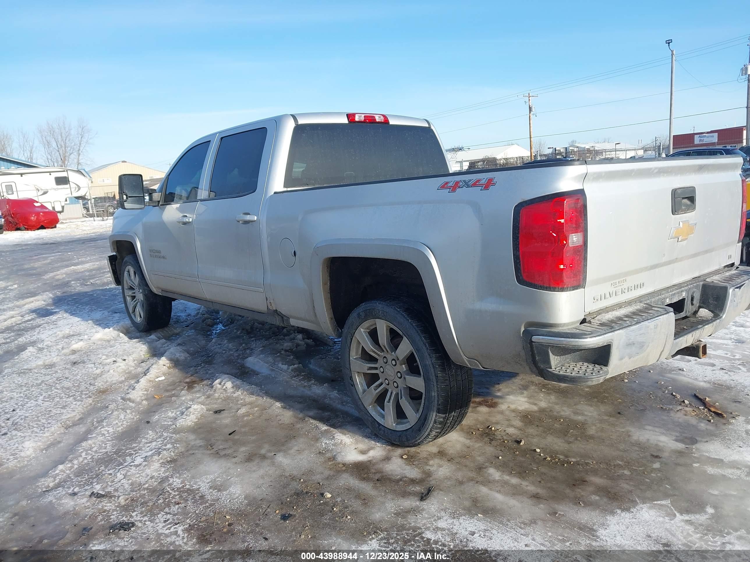 CHEVROLET SILVERADO image 3