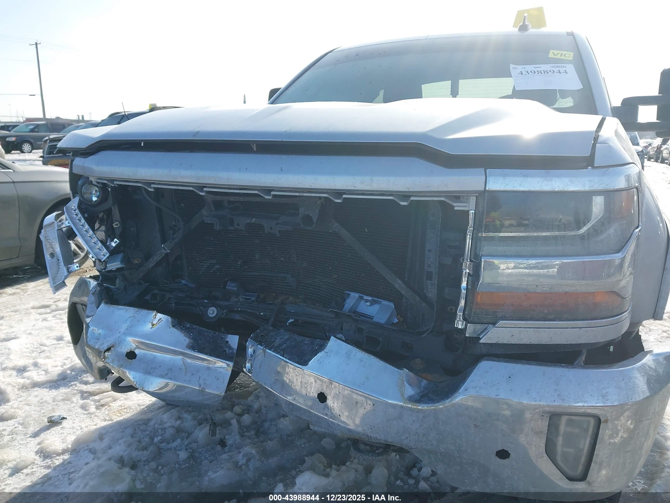 CHEVROLET SILVERADO image 6