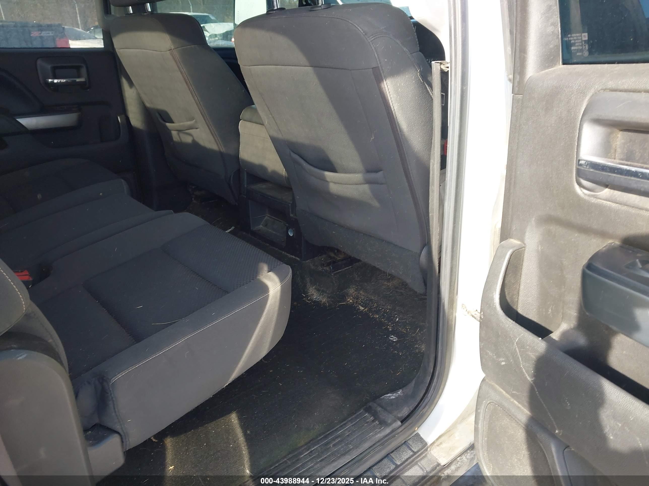 CHEVROLET SILVERADO image 8