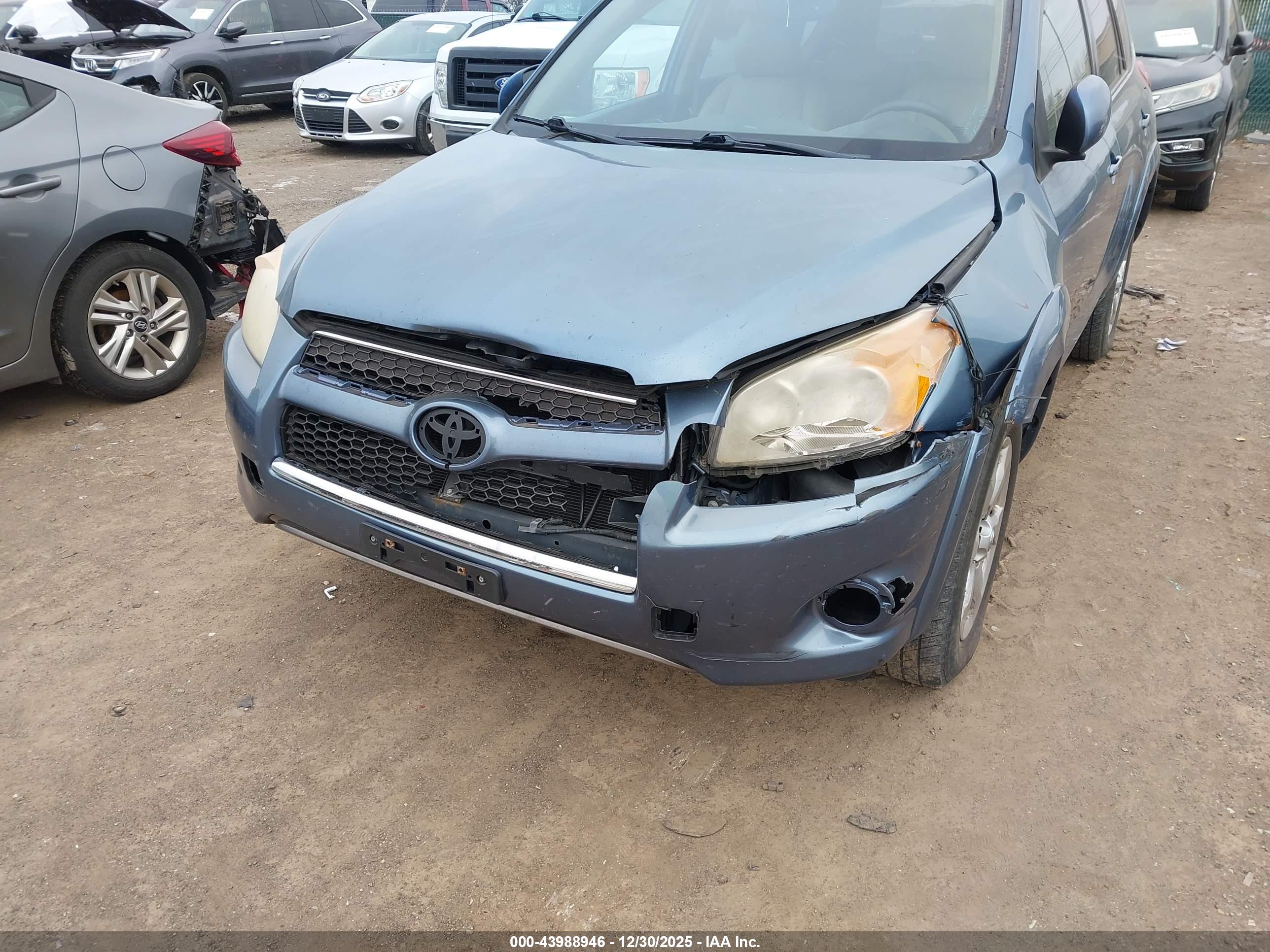 TOYOTA RAV4 image 6
