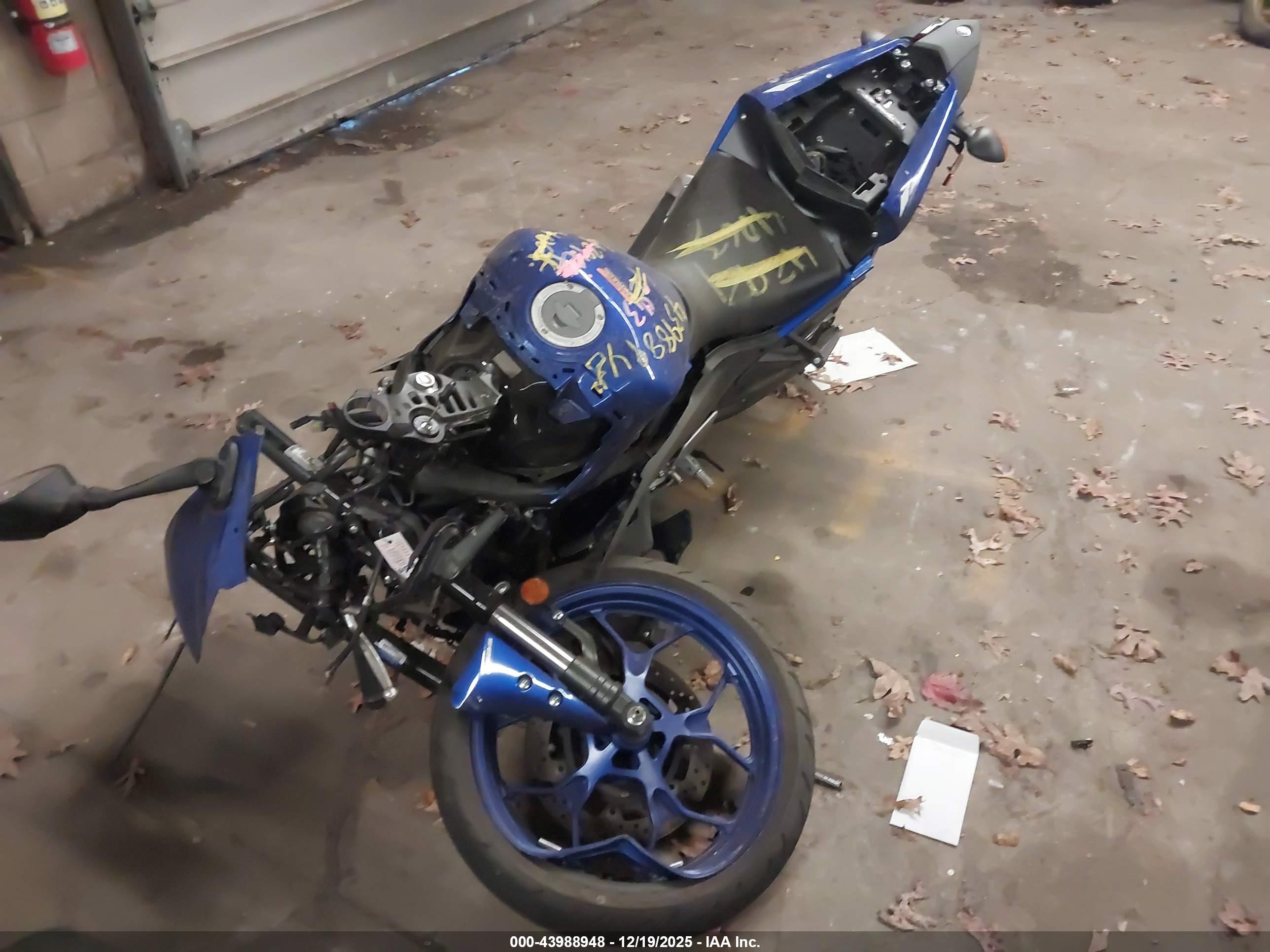 YAMAHA YZFR3 image 2