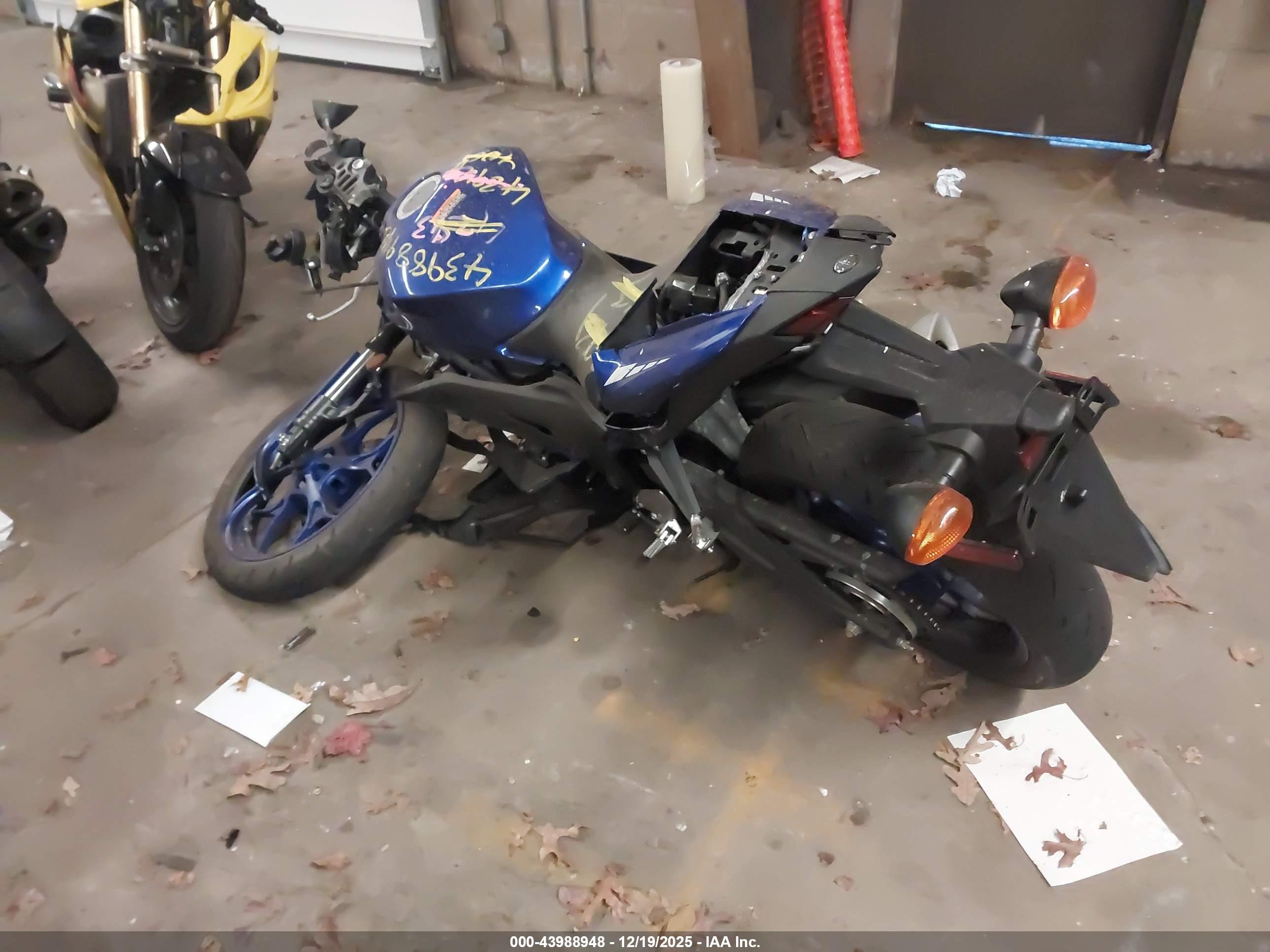 YAMAHA YZFR3 image 3