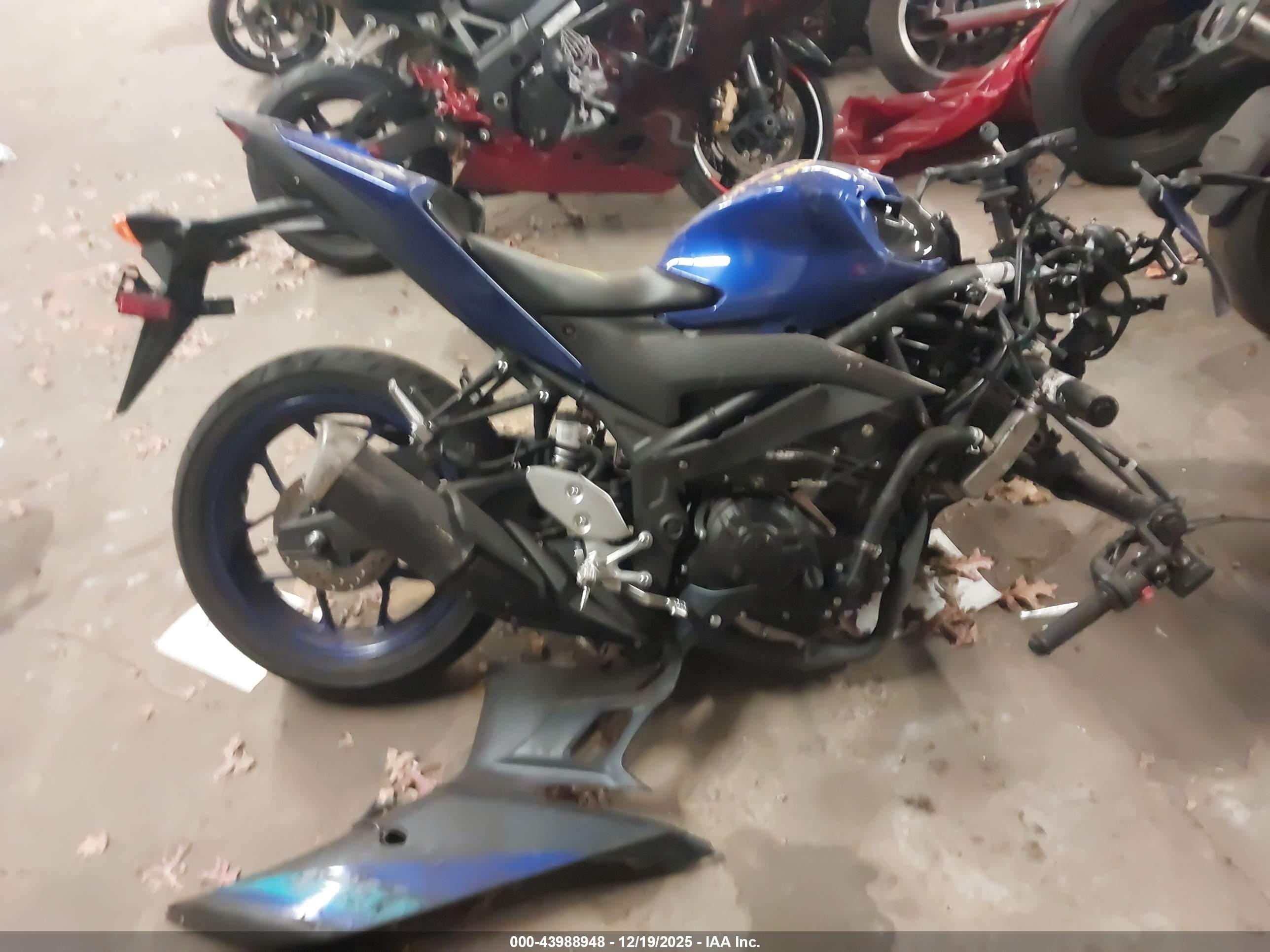 YAMAHA YZFR3 image 8