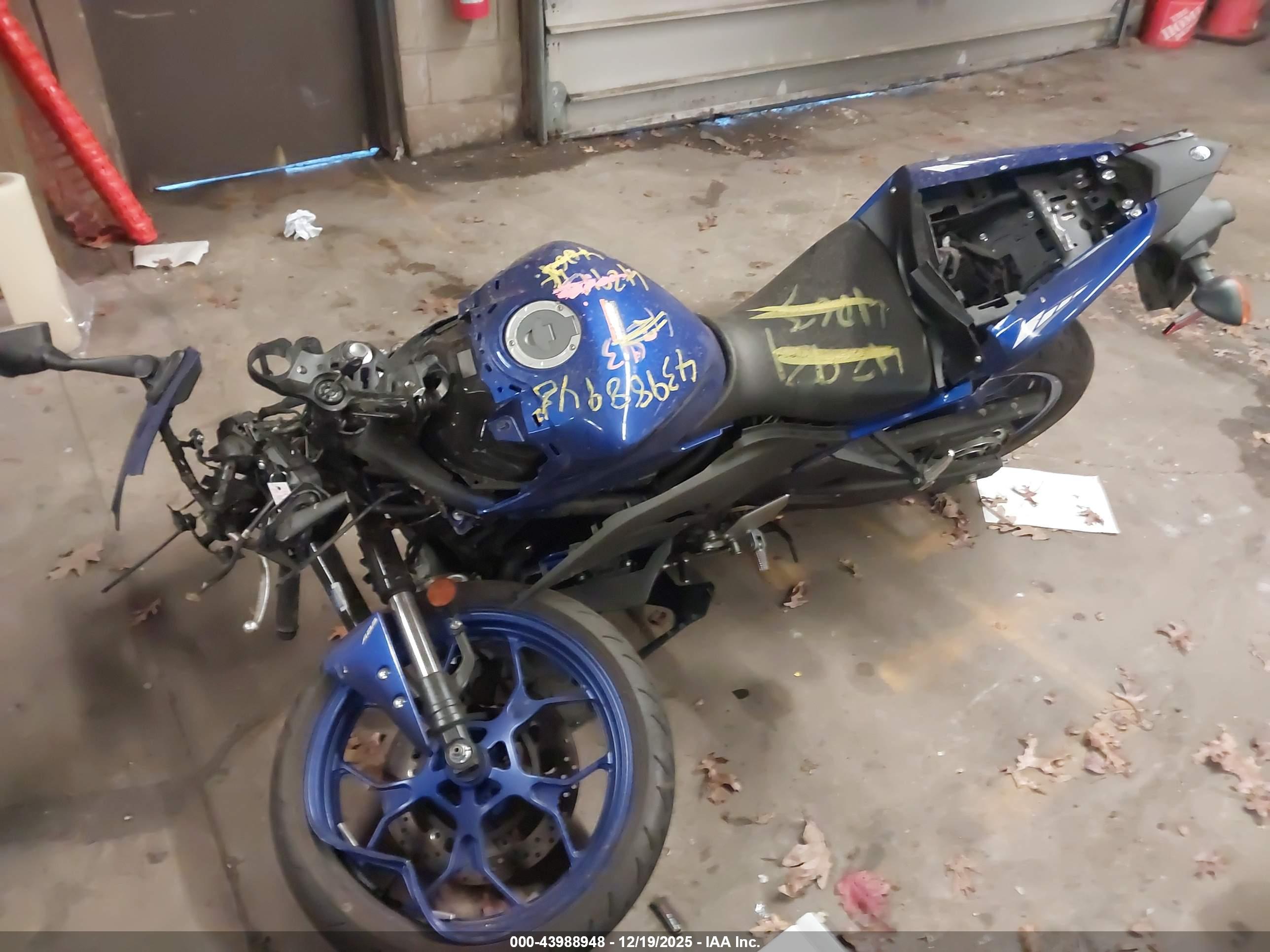YAMAHA YZFR3 image 9
