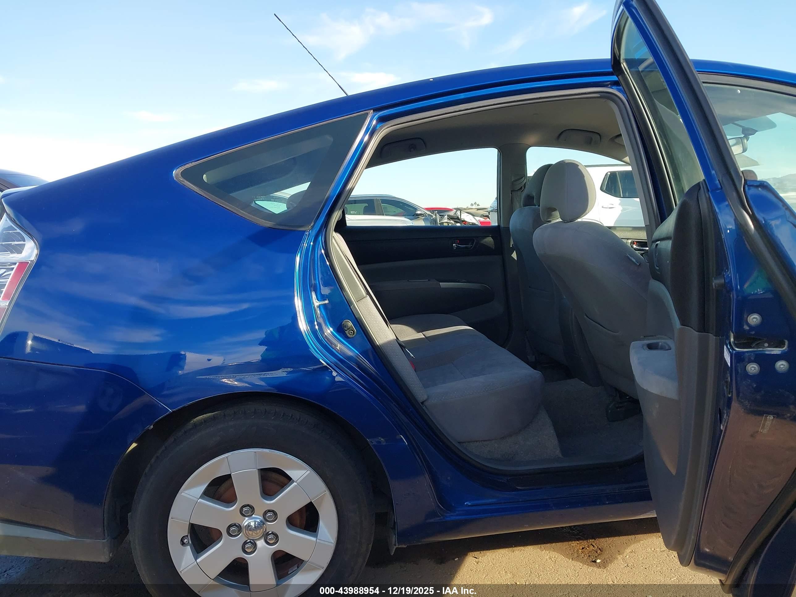 TOYOTA PRIUS image 8