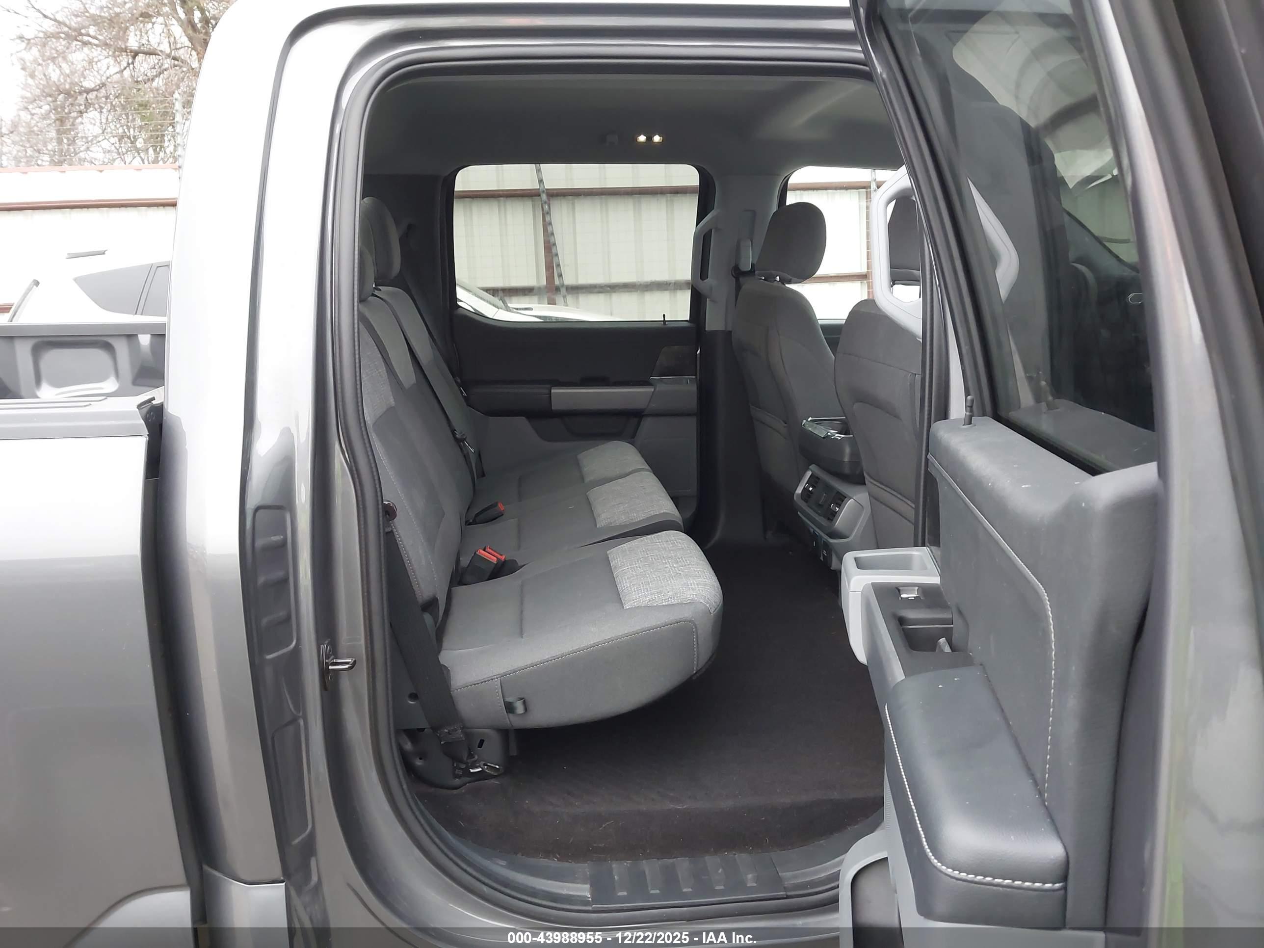 FORD F-150 image 8