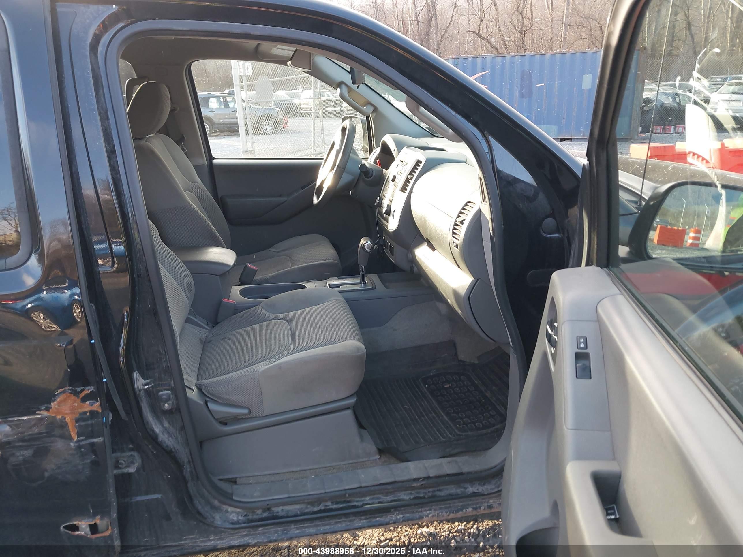 NISSAN FRONTIER image 5