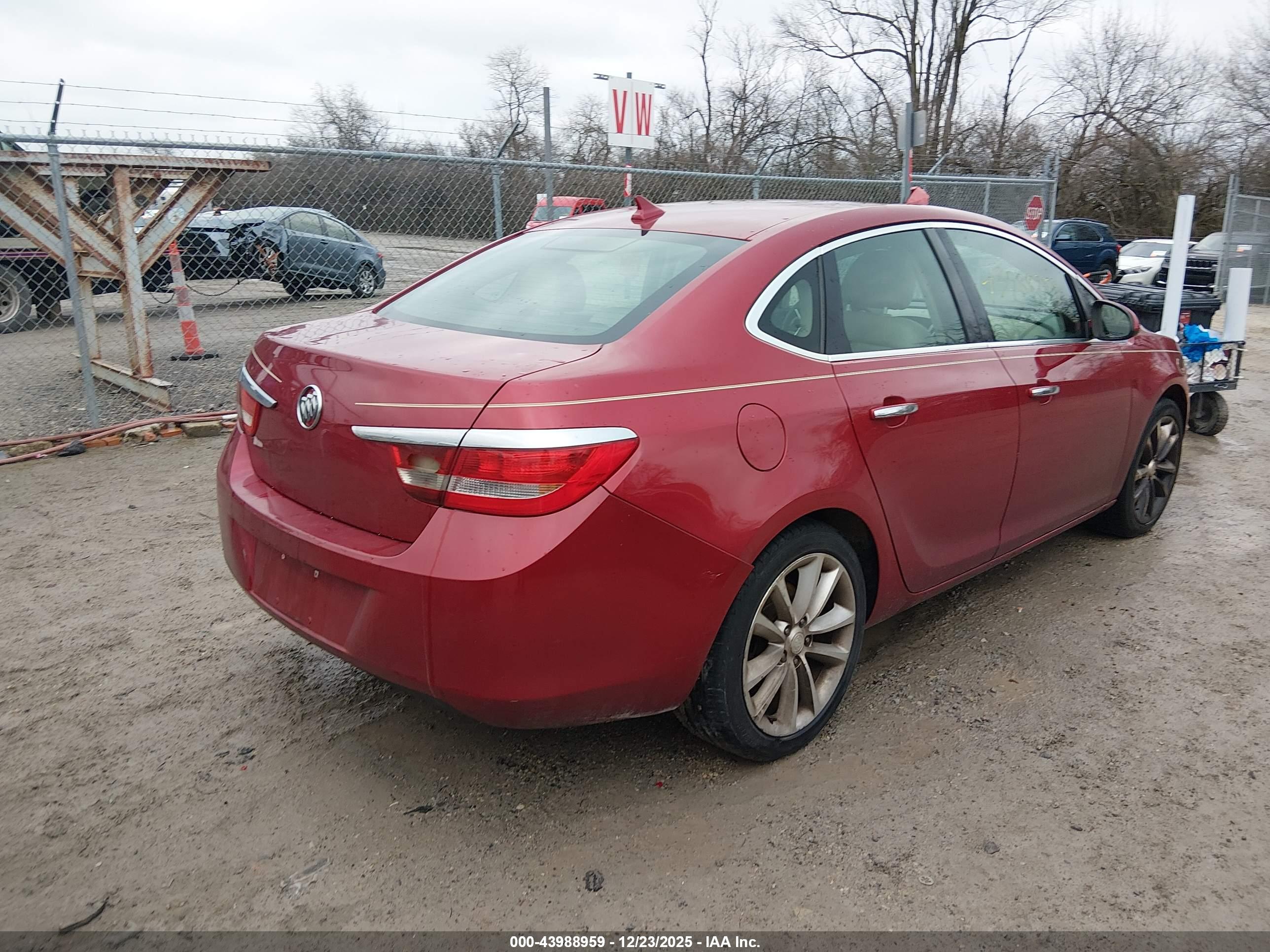 BUICK VERANO image 4