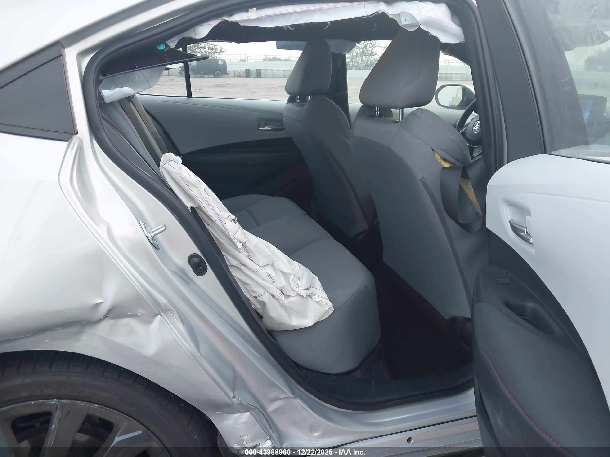 TOYOTA COROLLA image 8