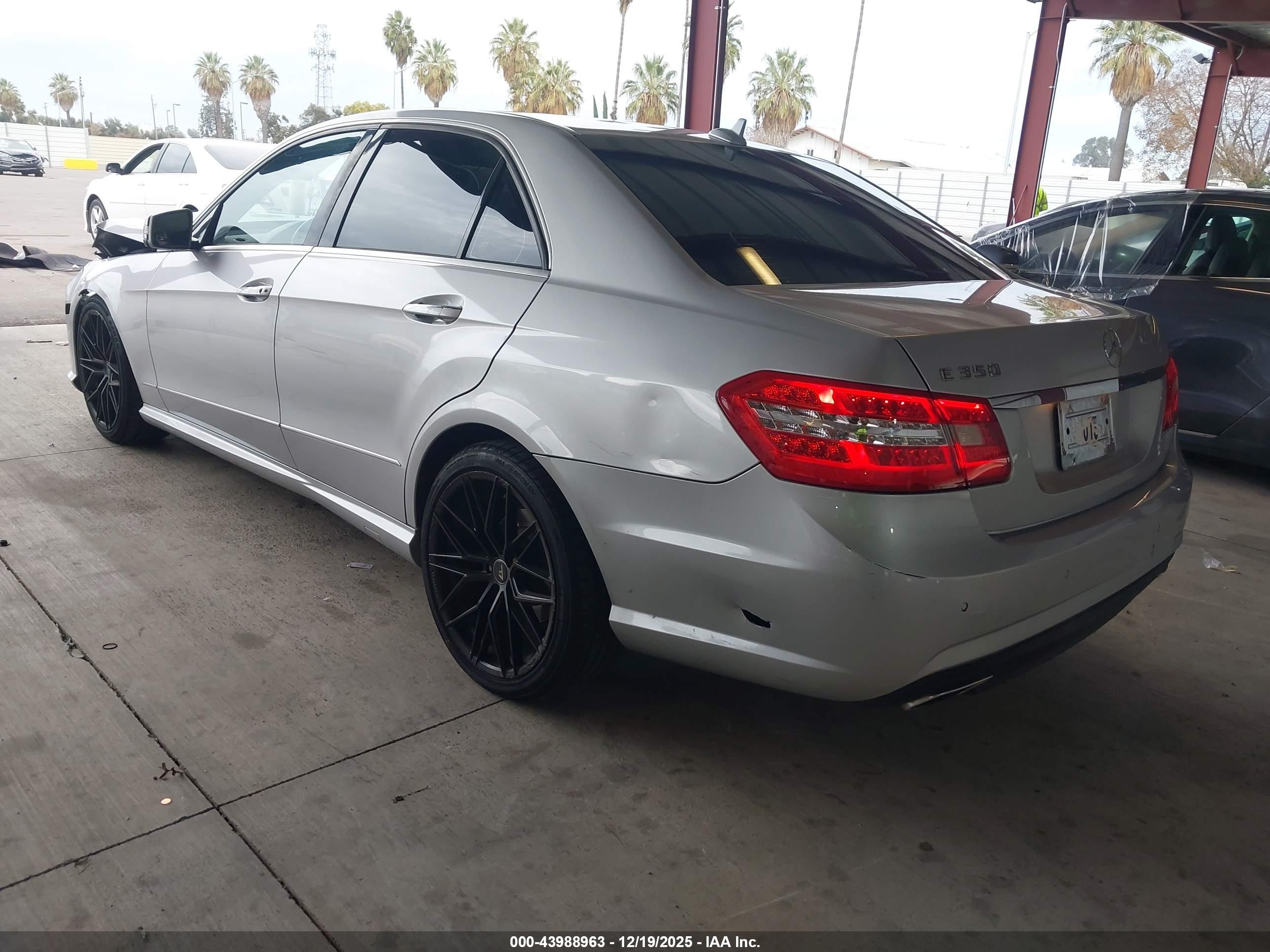 MERCEDES-BENZ E image 3