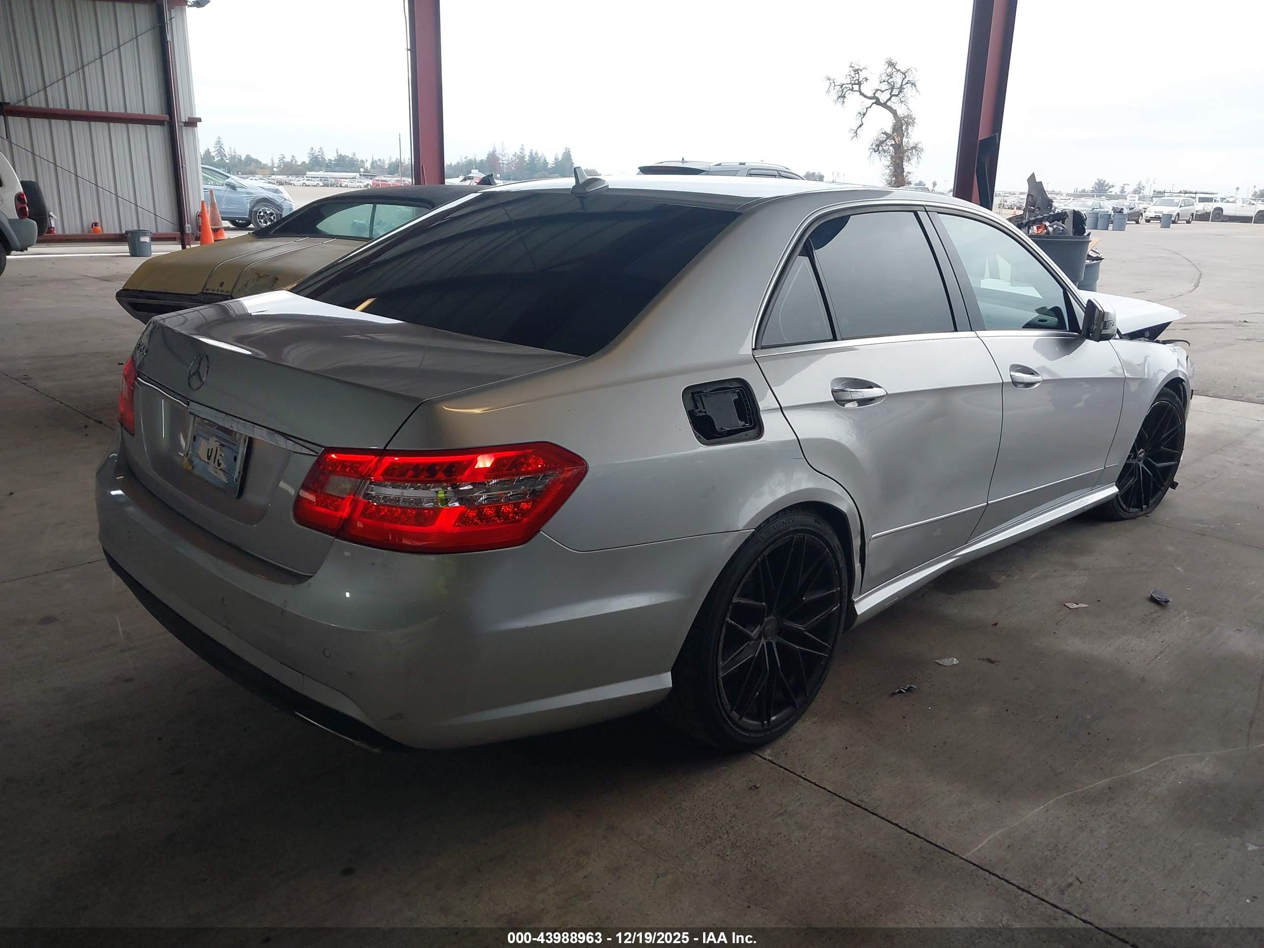 MERCEDES-BENZ E image 4