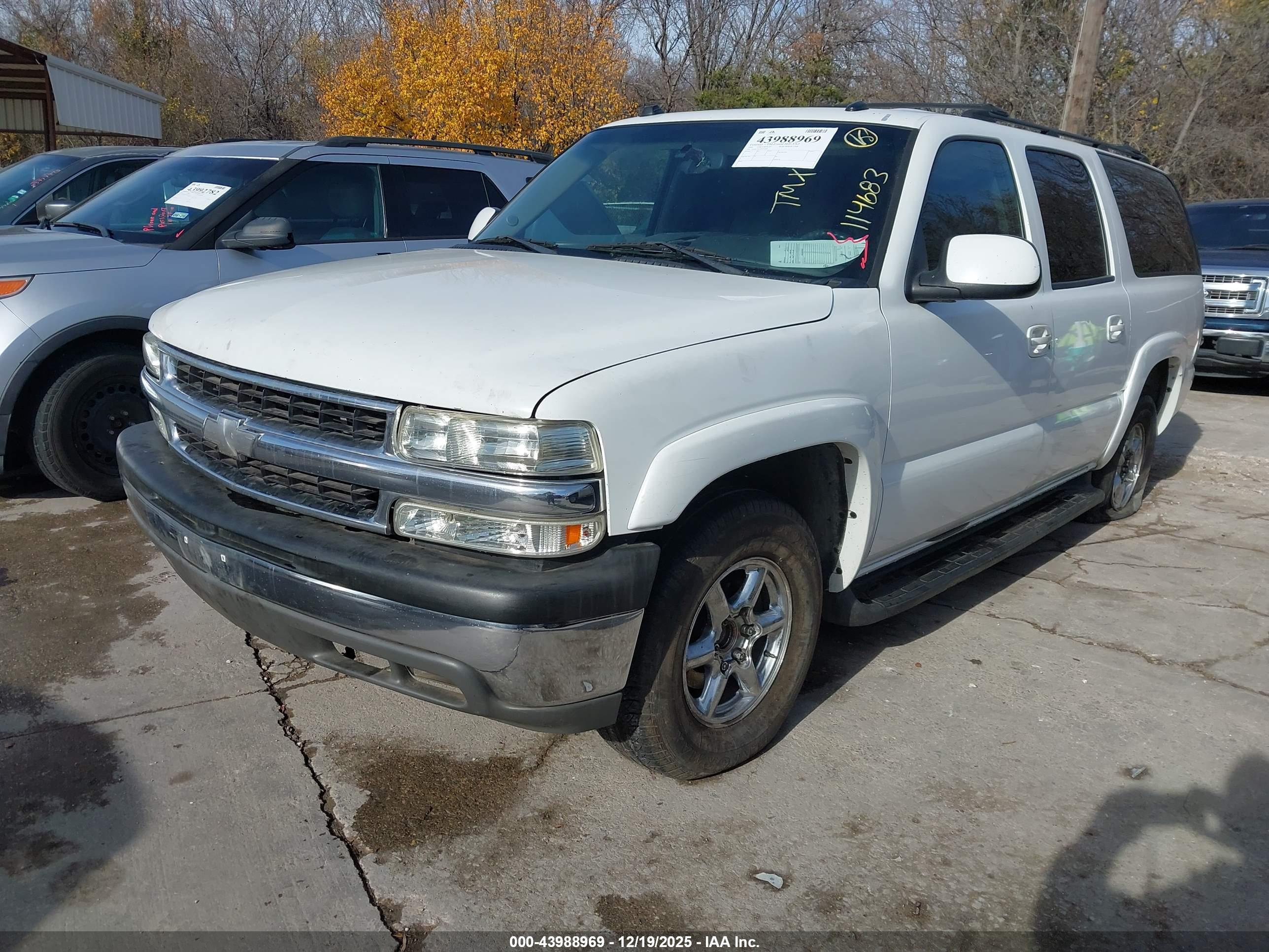 CHEVROLET SUBURBAN image 2