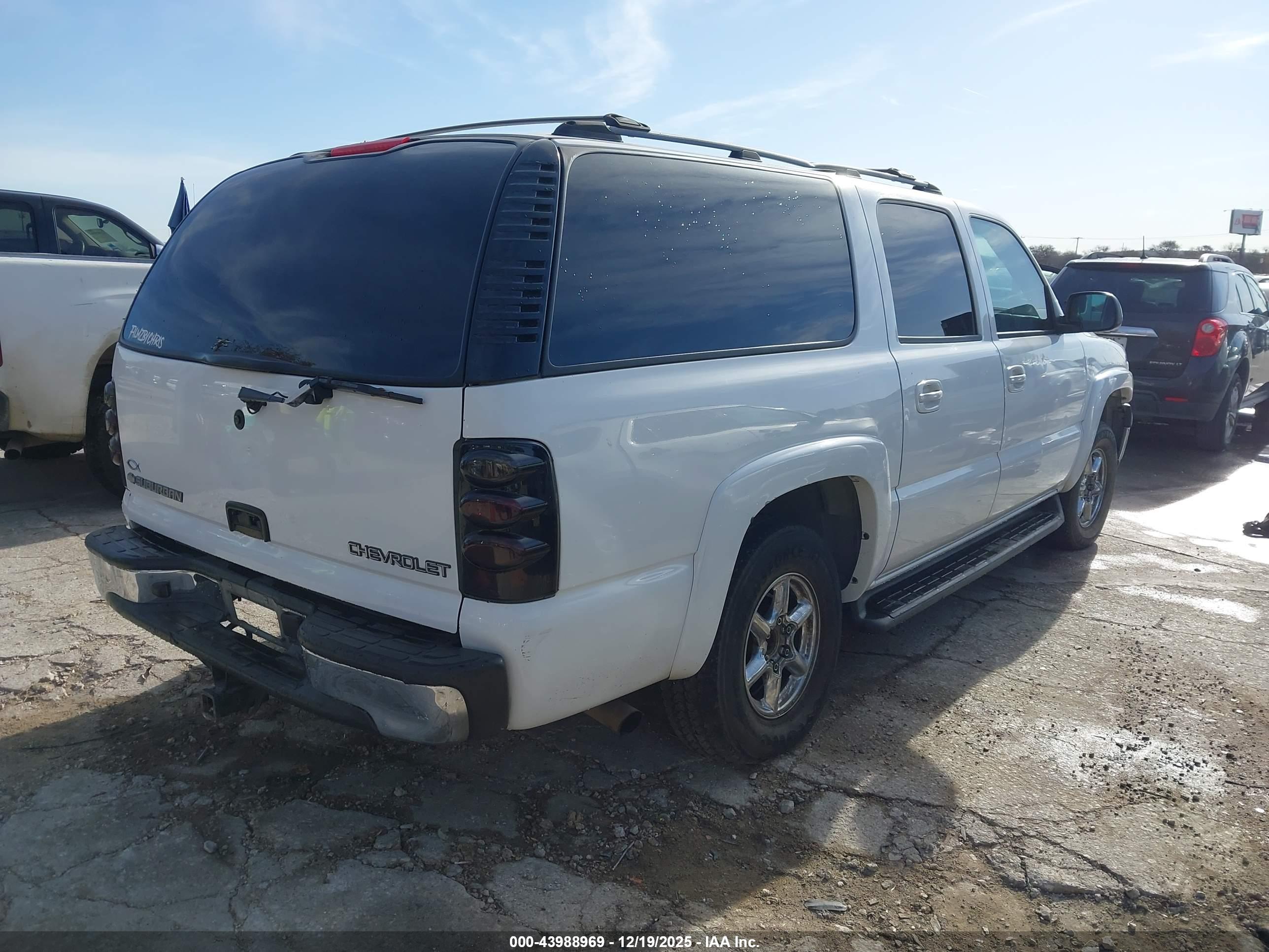 CHEVROLET SUBURBAN image 4
