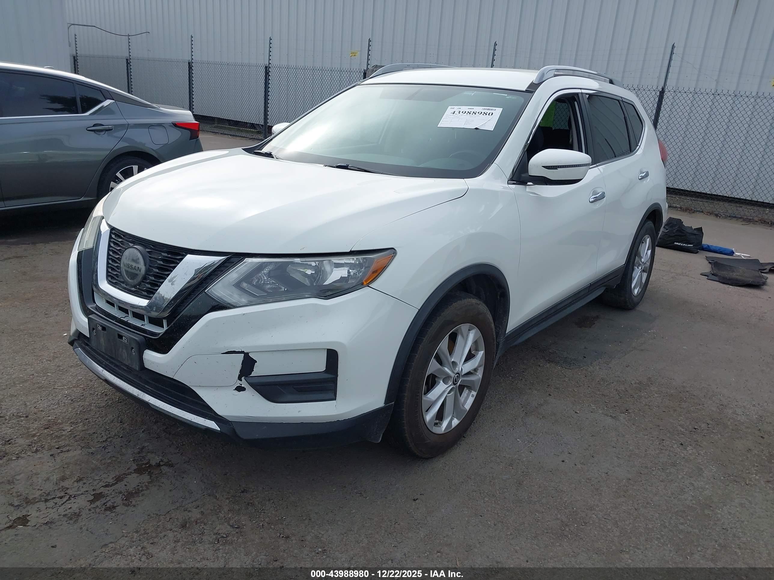 NISSAN ROGUE image 2