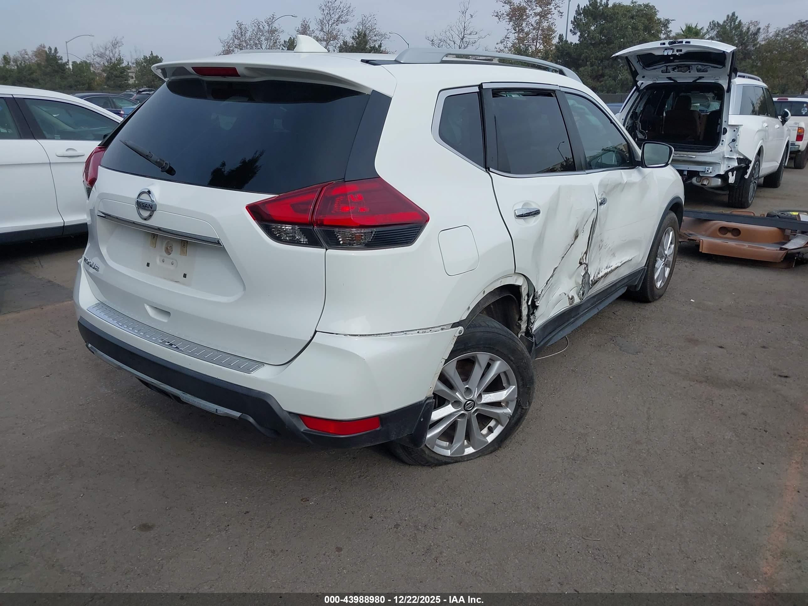 NISSAN ROGUE image 4