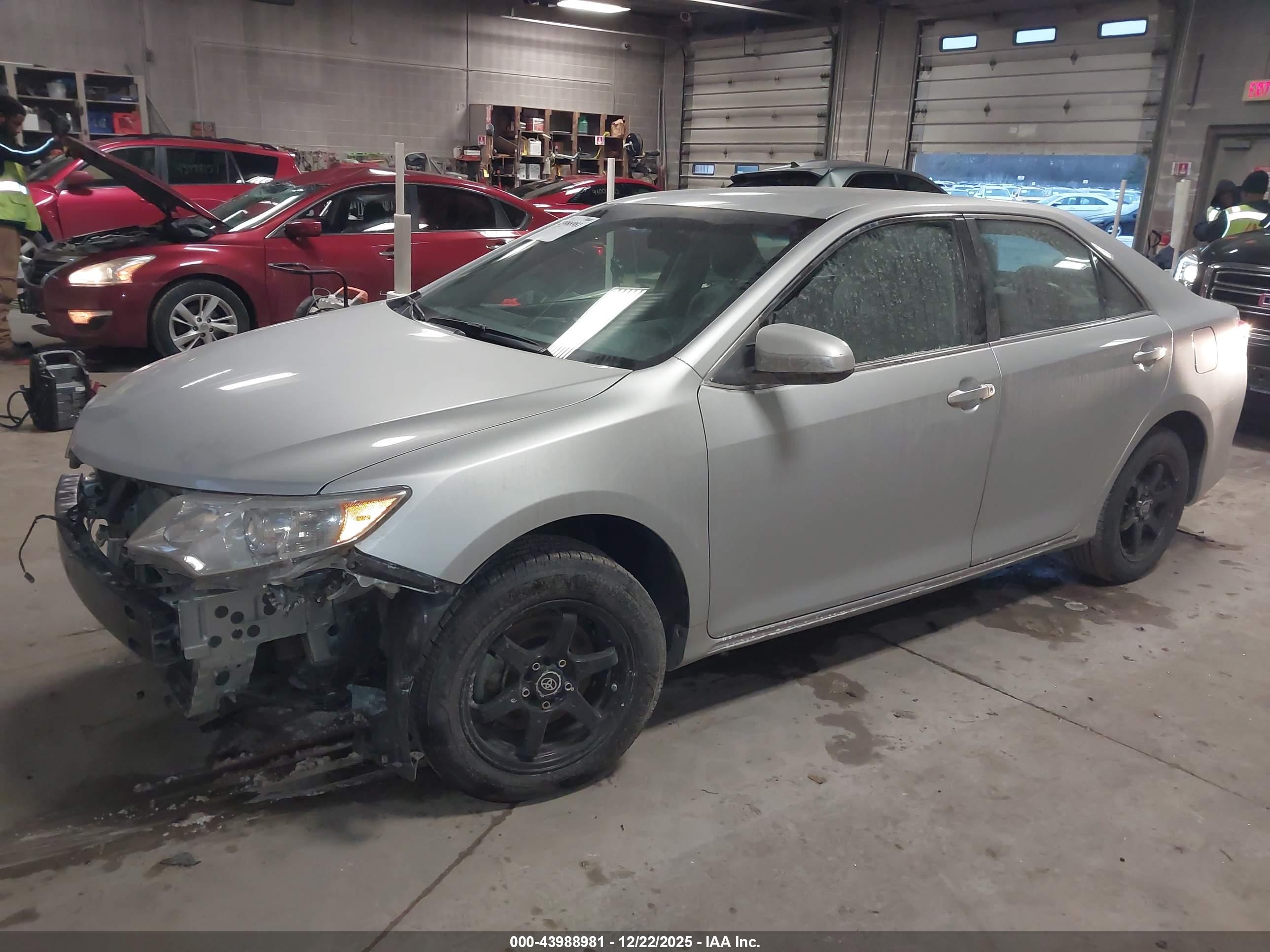 TOYOTA CAMRY image 2