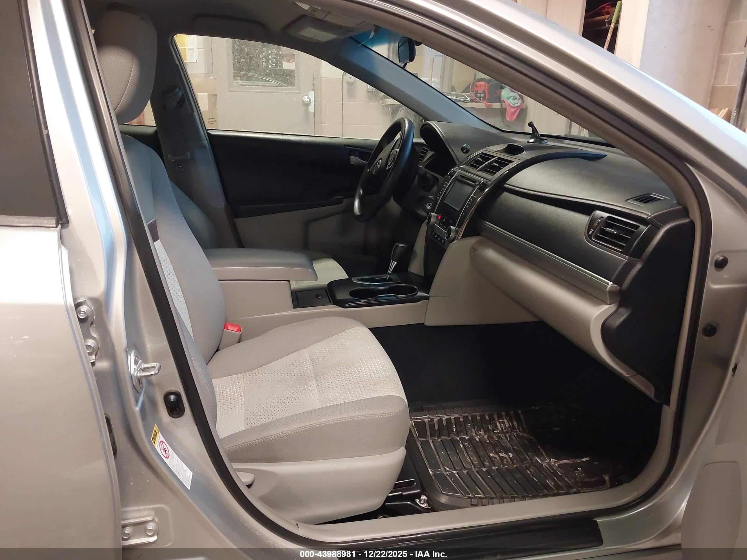 TOYOTA CAMRY image 5