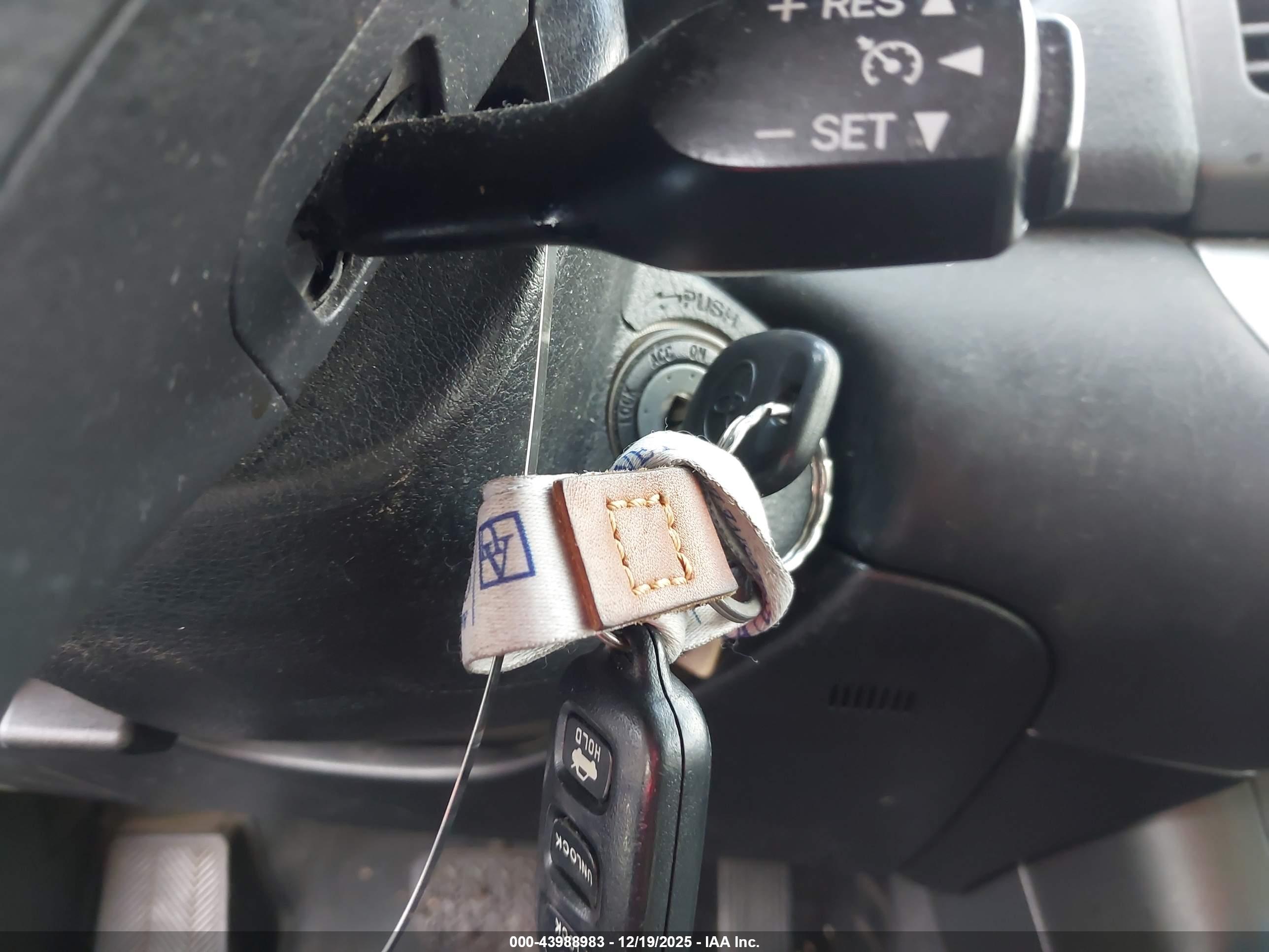 TOYOTA CAMRY image 11