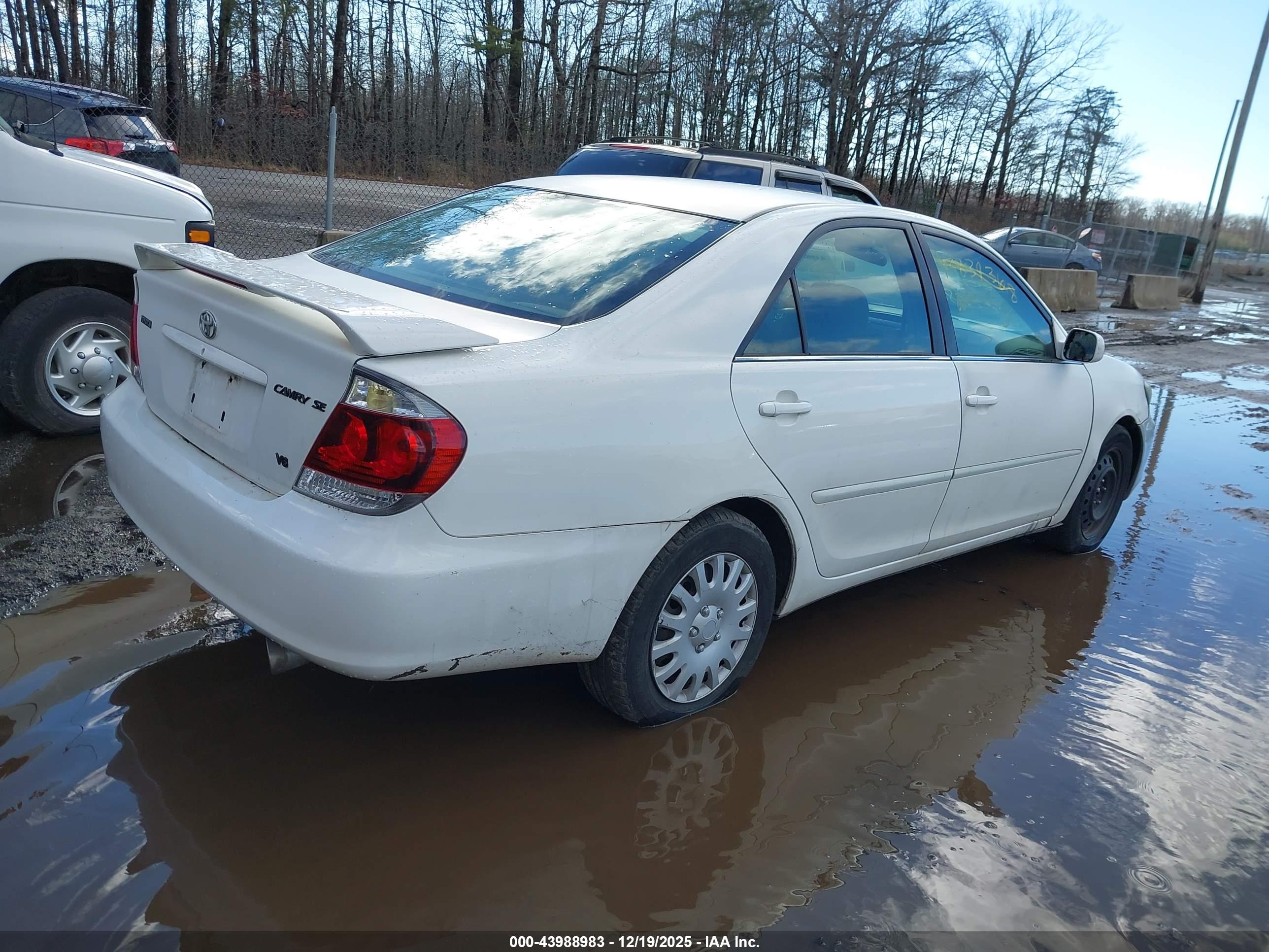 TOYOTA CAMRY image 4