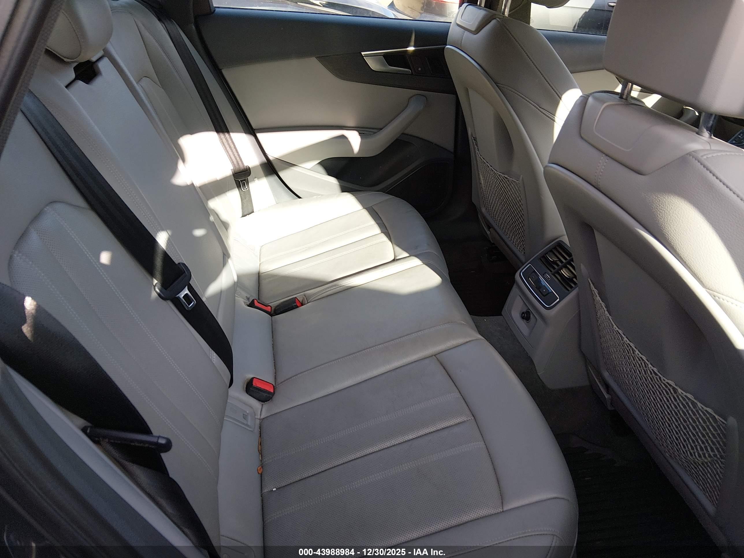 AUDI A4 image 8