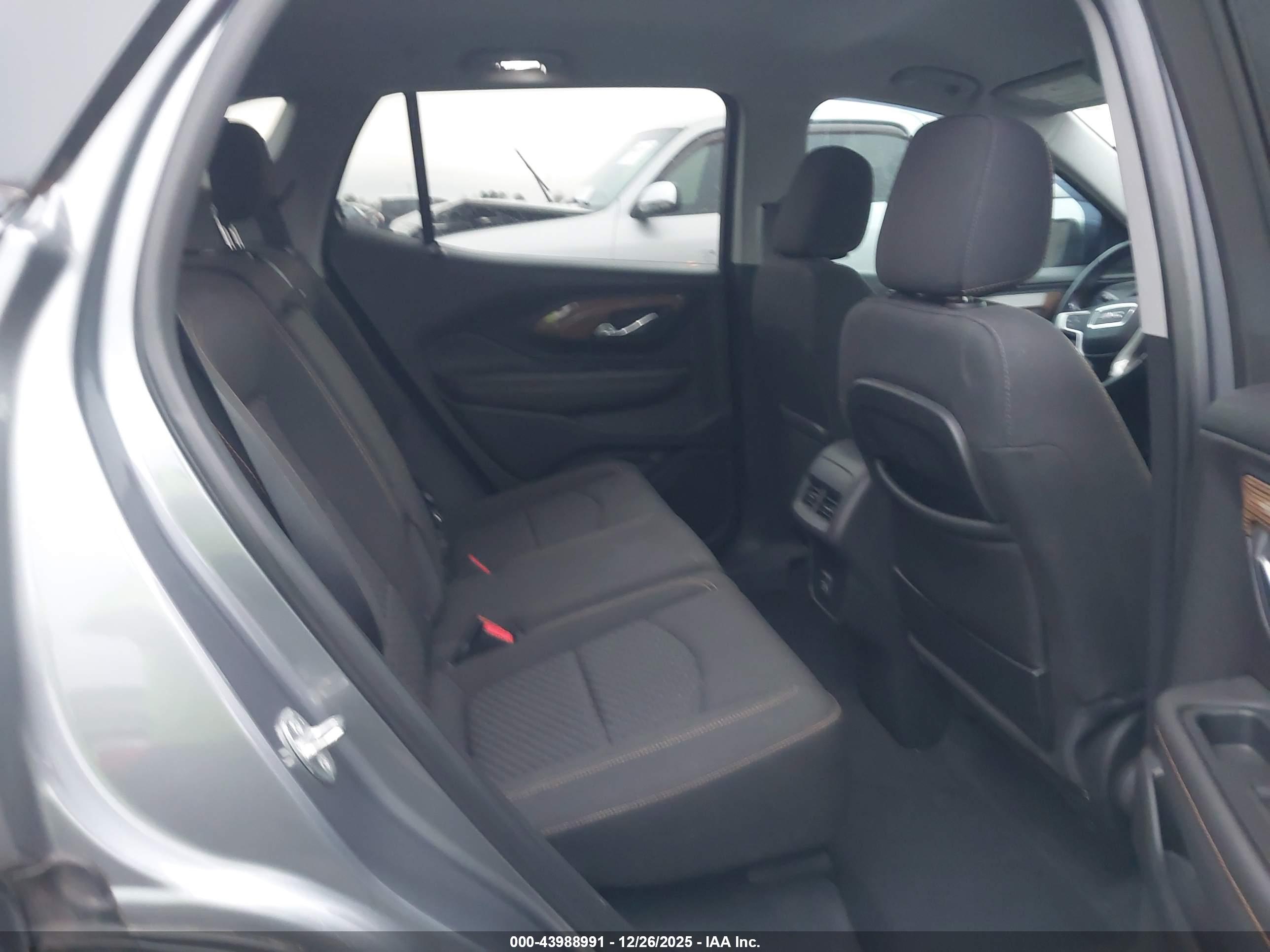 GMC TERRAIN image 8
