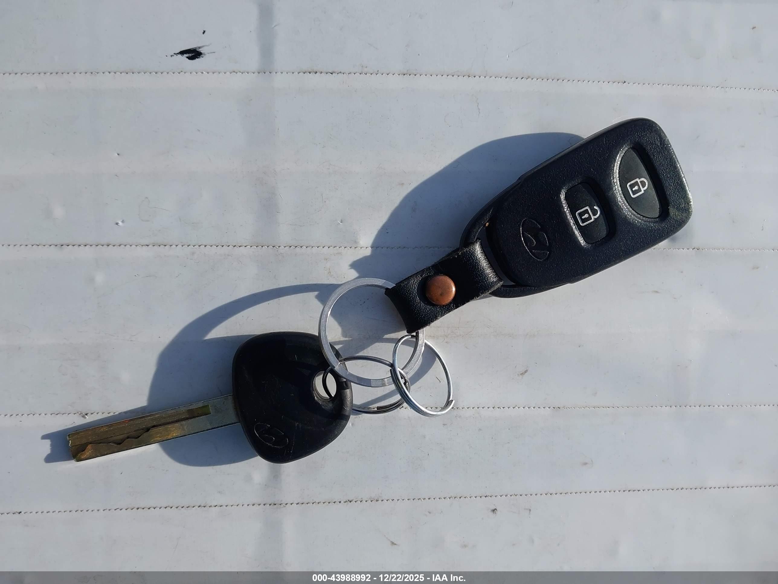 HYUNDAI ACCENT image 11