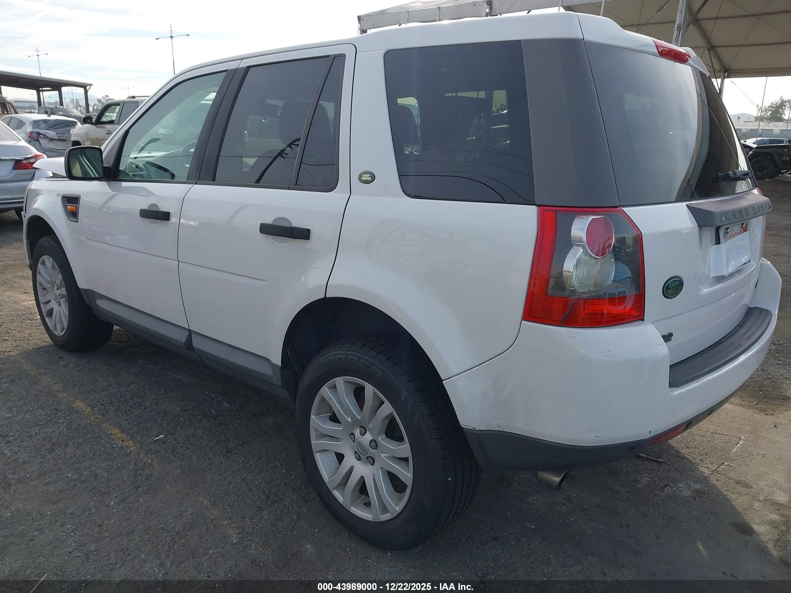 LAND ROVER image 3