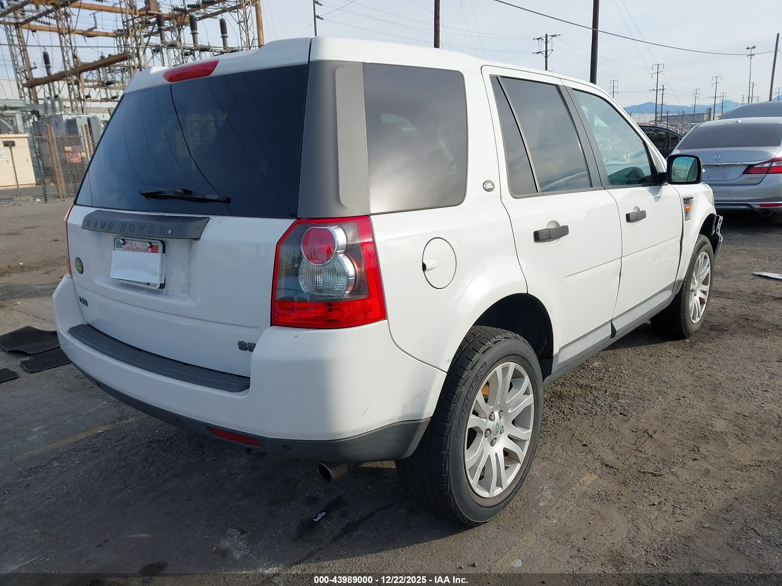 LAND ROVER image 4