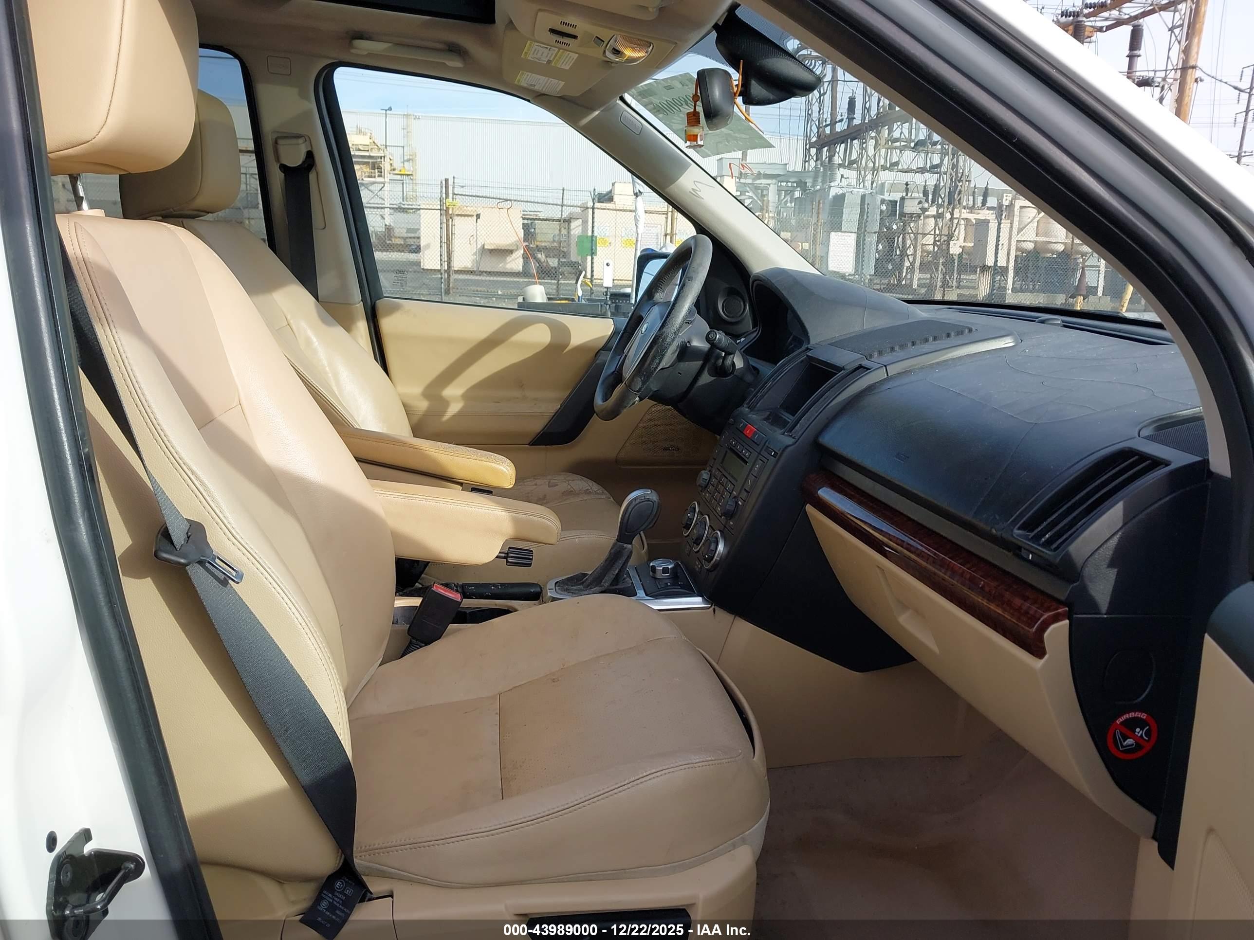 LAND ROVER image 5