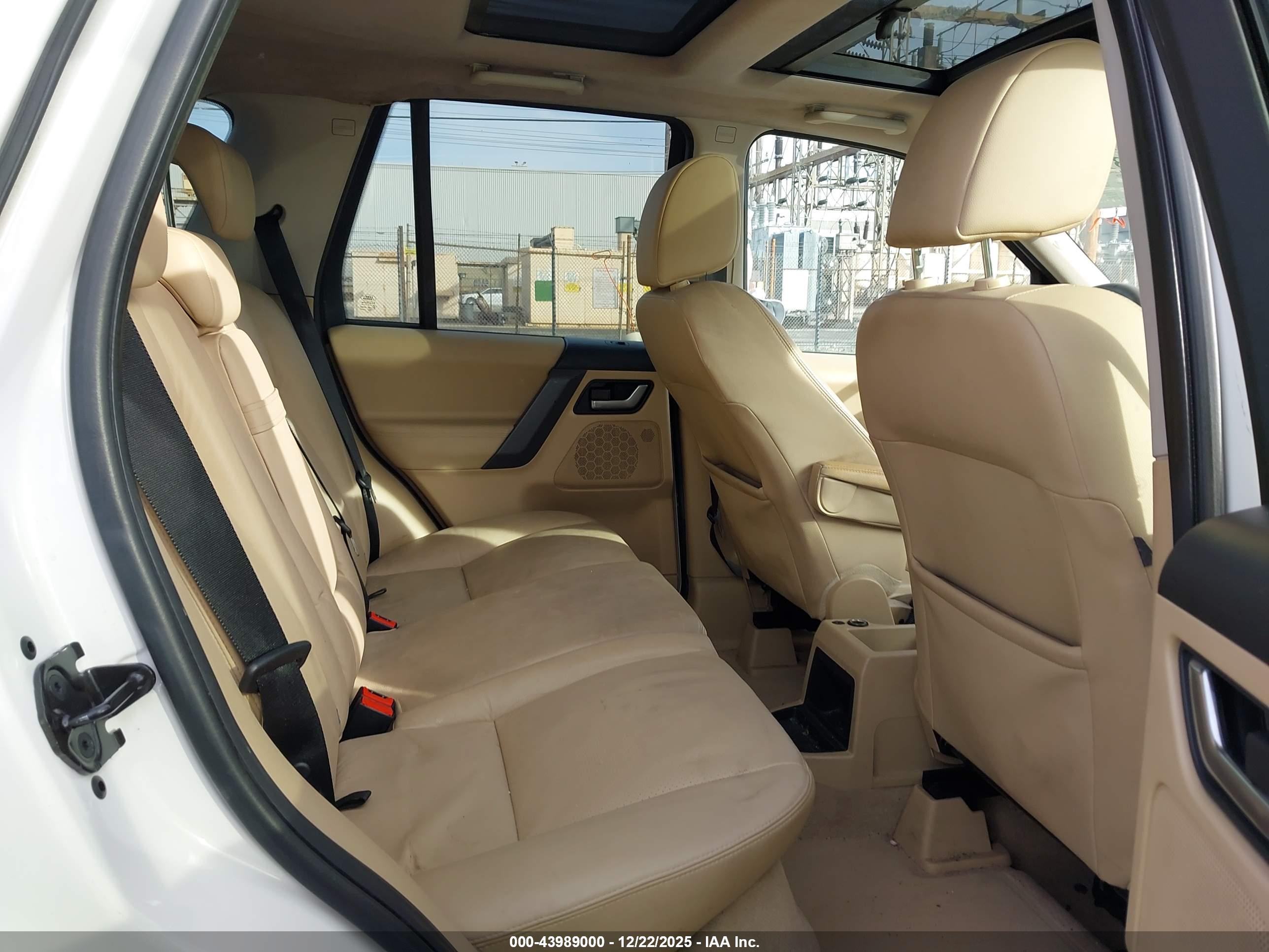 LAND ROVER image 8