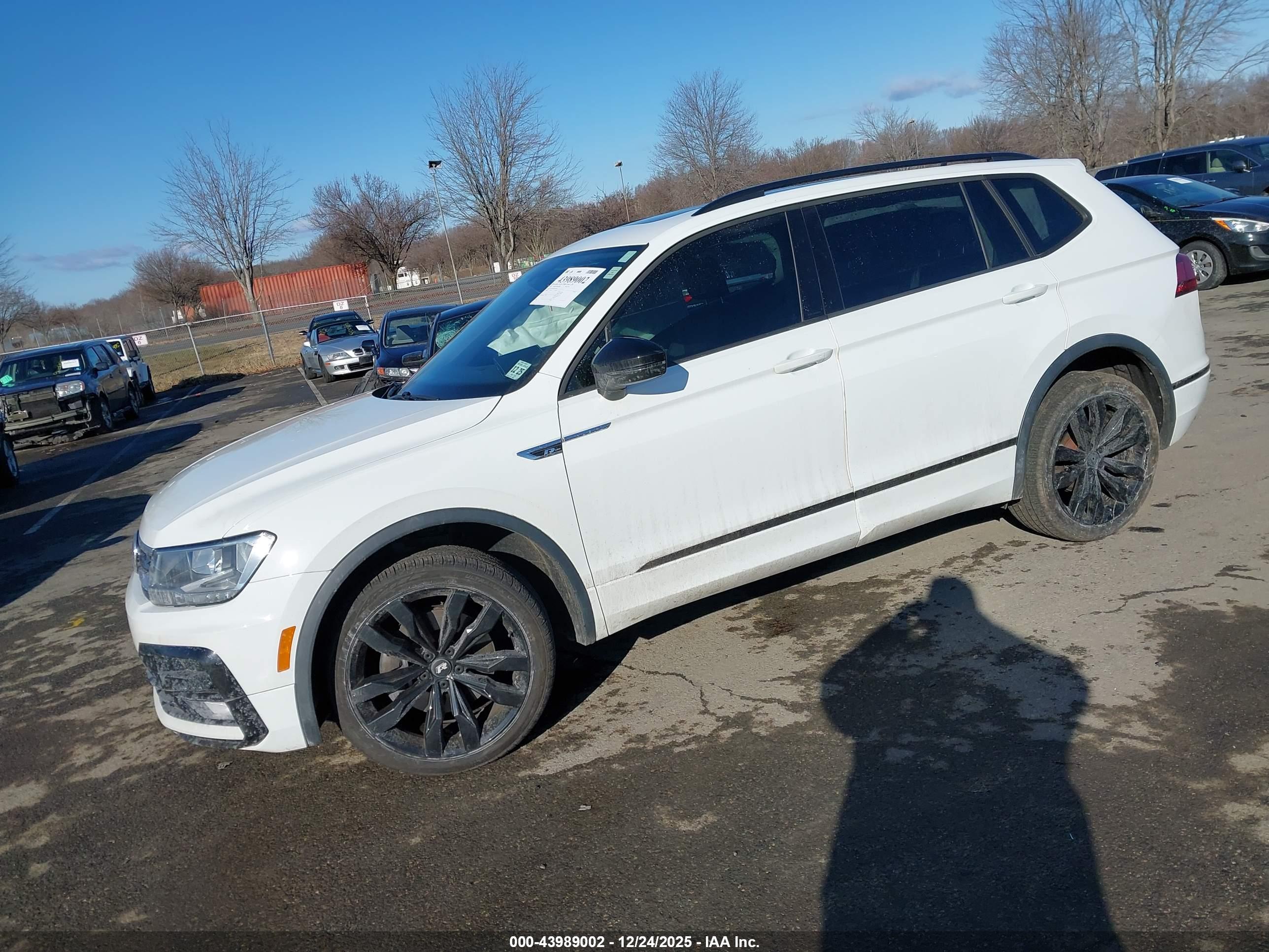 VOLKSWAGEN TIGUAN image 2