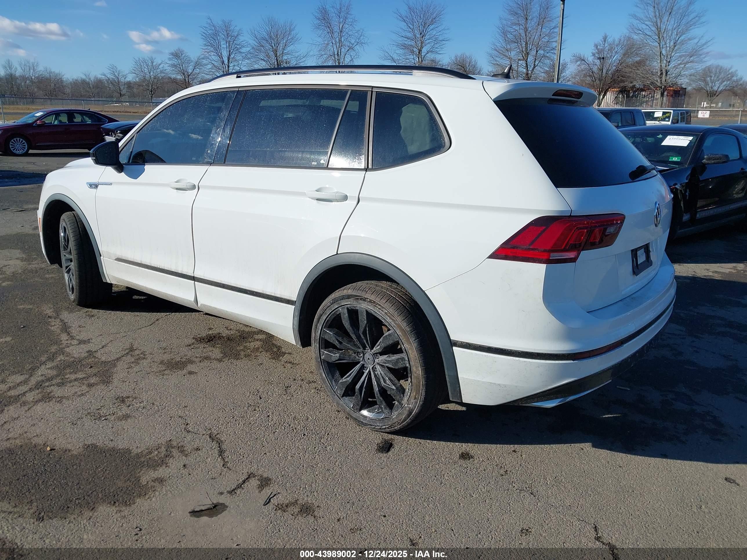 VOLKSWAGEN TIGUAN image 3