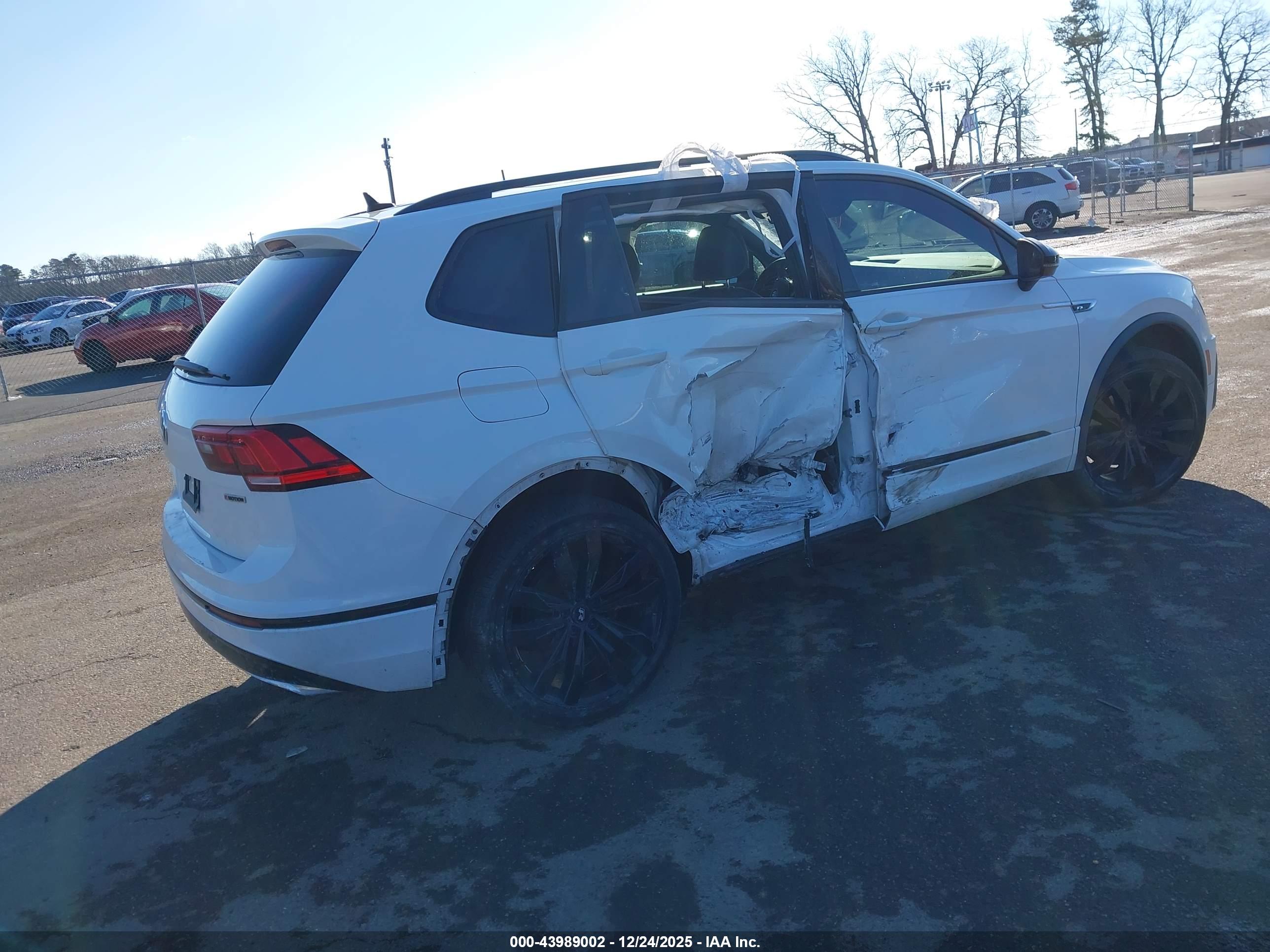 VOLKSWAGEN TIGUAN image 4