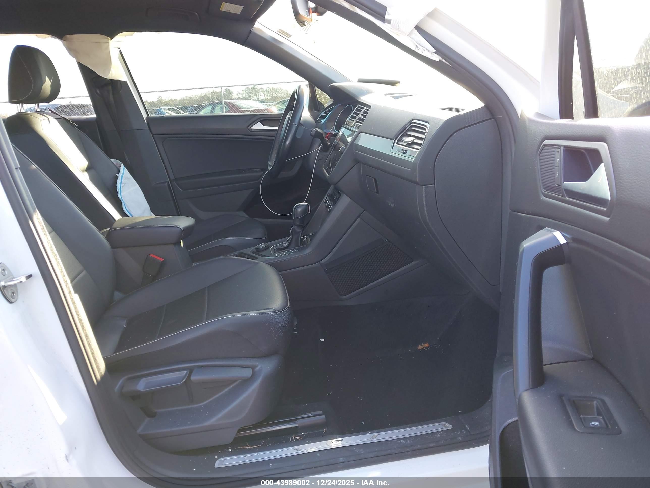 VOLKSWAGEN TIGUAN image 5
