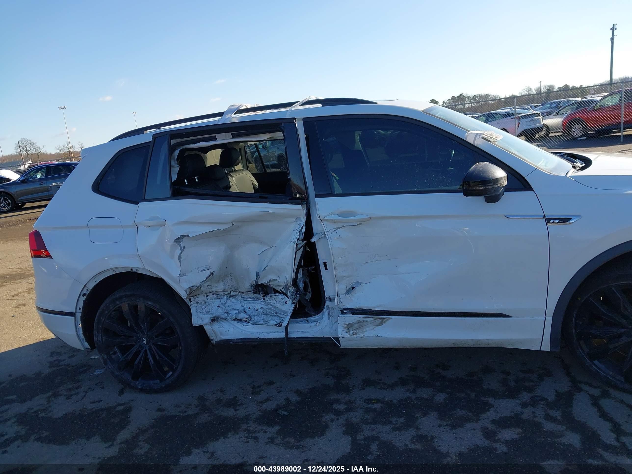 VOLKSWAGEN TIGUAN image 6